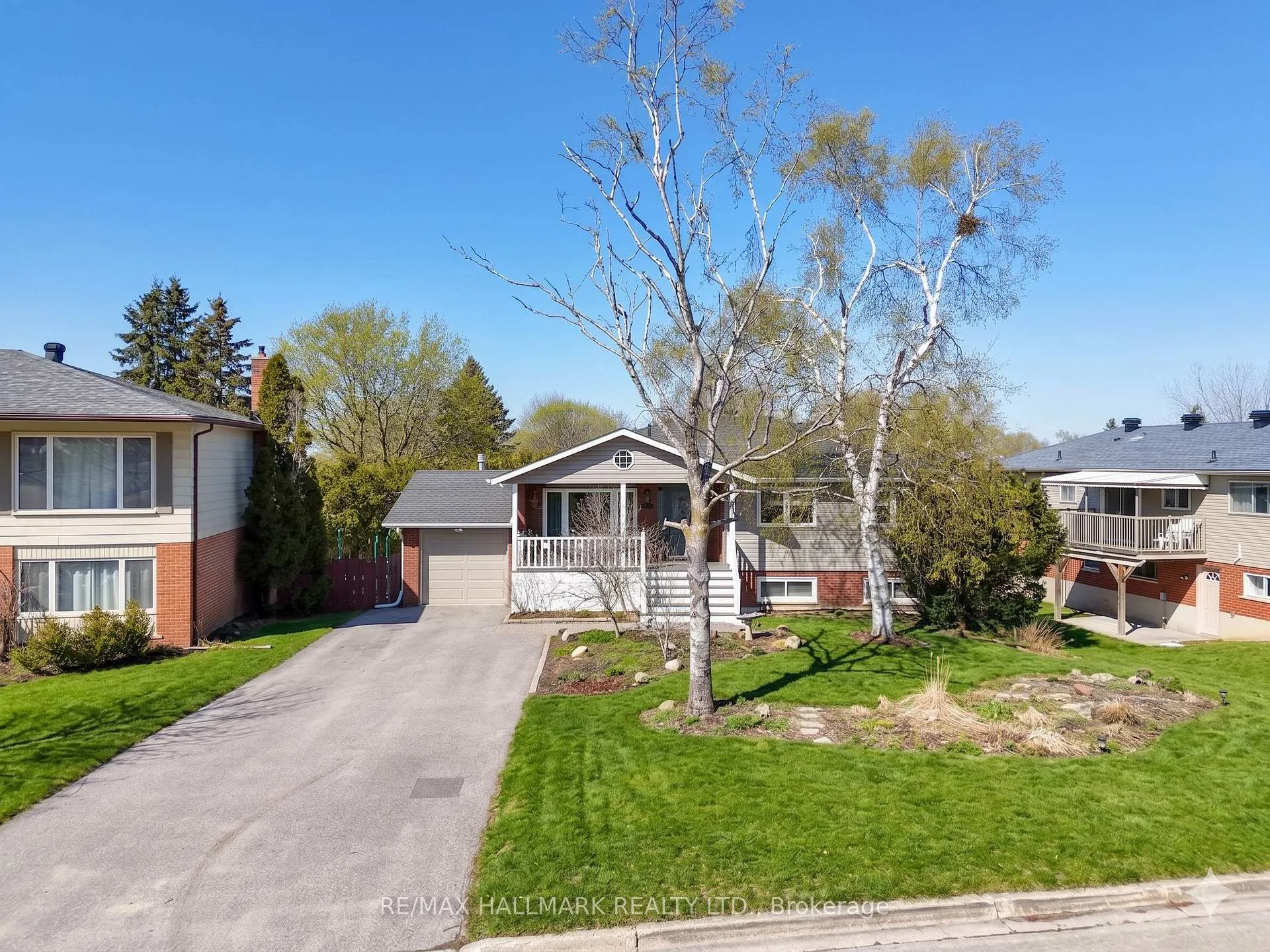 Photo 38 of 28 Jane Crescent, Barrie, Allandale Heights — HOMEH
