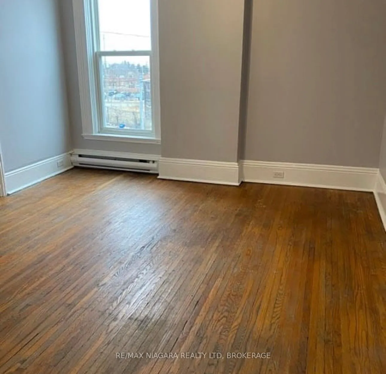 Photo 16 of 42 Niagara Street, St. Catharines, E. Chester — HOMEH