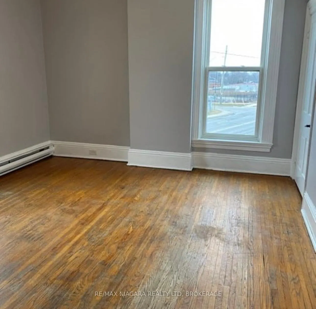Photo 18 of 42 Niagara Street, St. Catharines, E. Chester — HOMEH