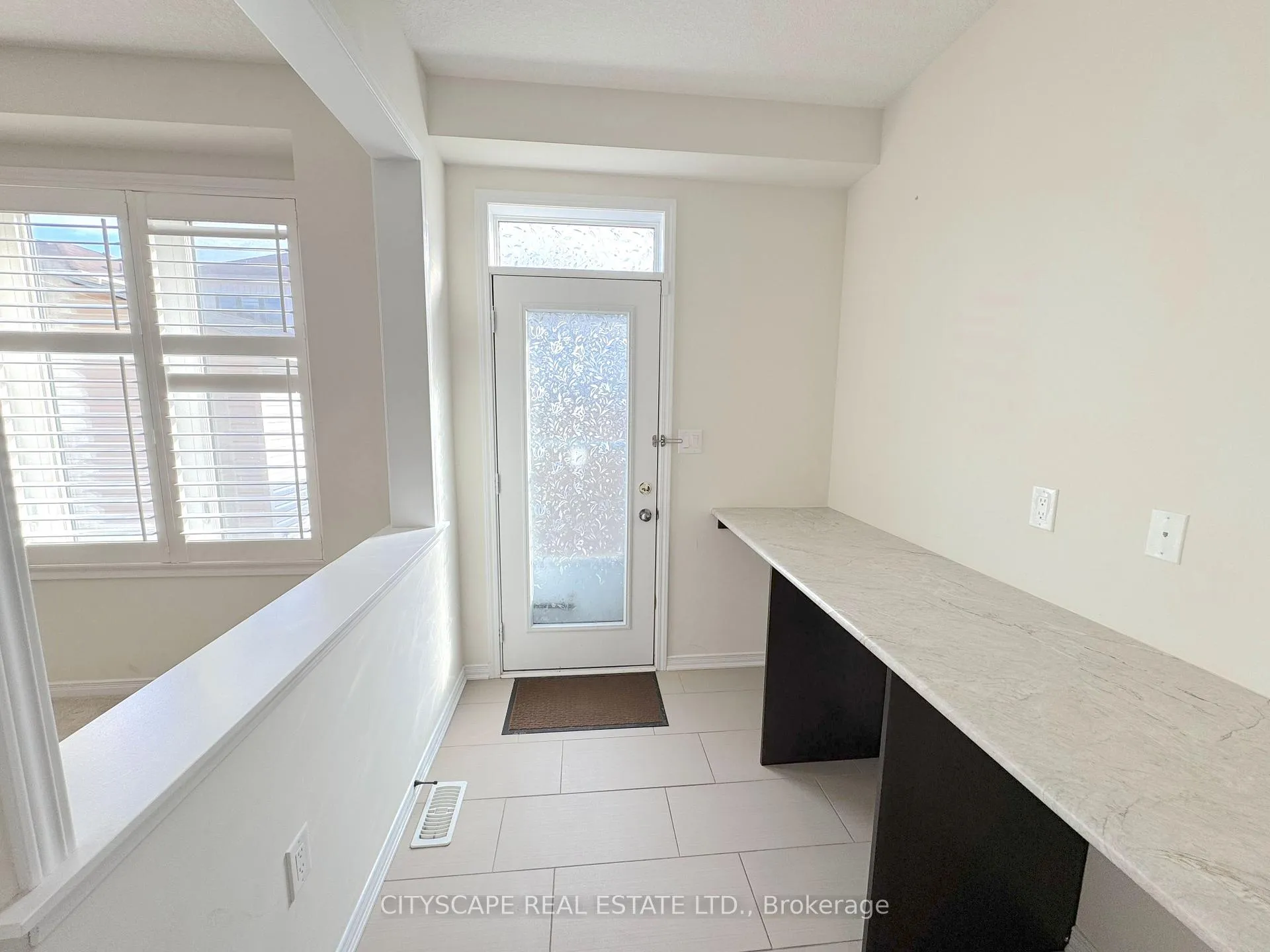 Photo 13 of 32 Mull Avenue, Haldimand — HOMEH