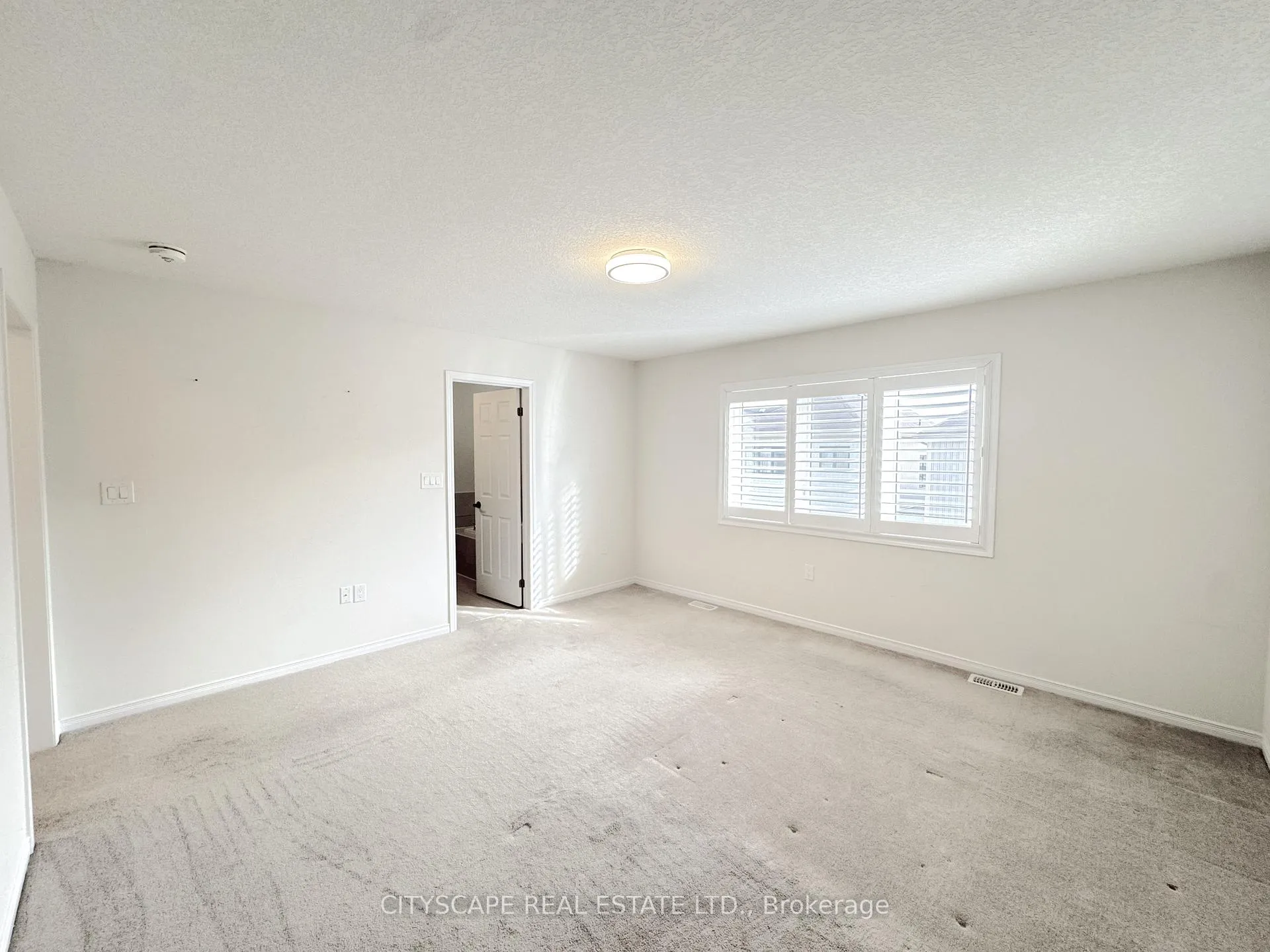 Photo 15 of 32 Mull Avenue, Haldimand — HOMEH