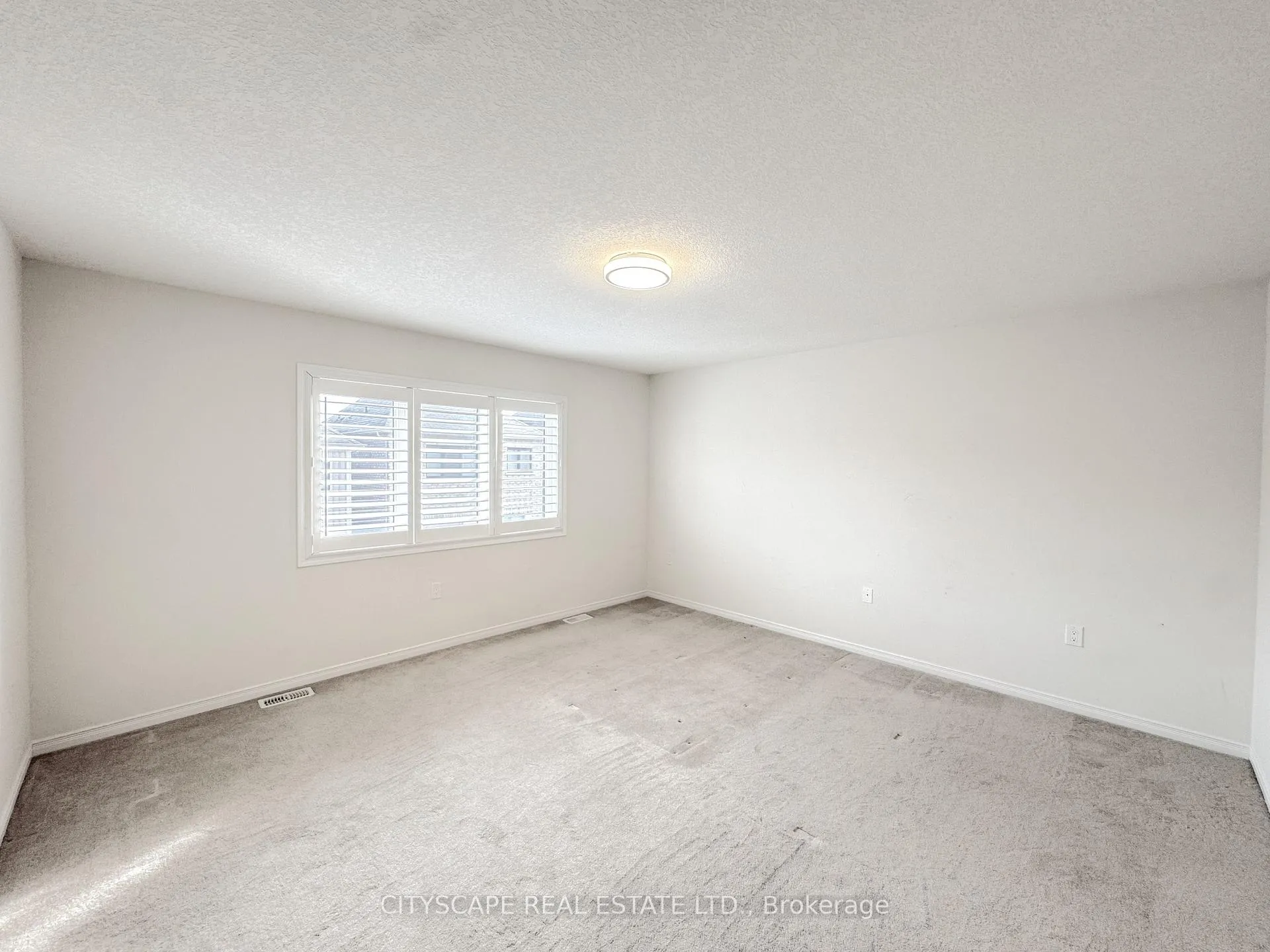 Photo 16 of 32 Mull Avenue, Haldimand — HOMEH