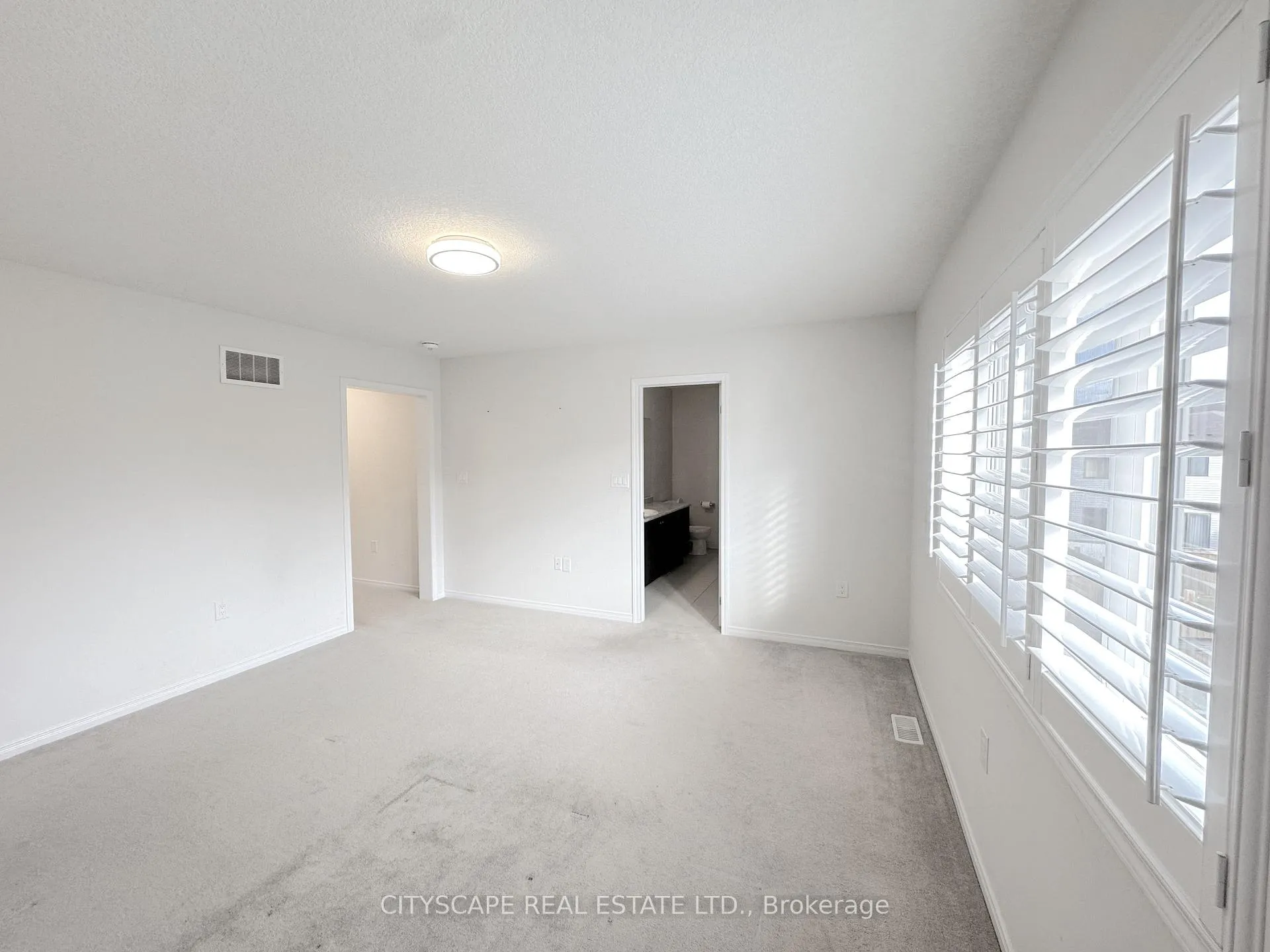 Photo 17 of 32 Mull Avenue, Haldimand — HOMEH