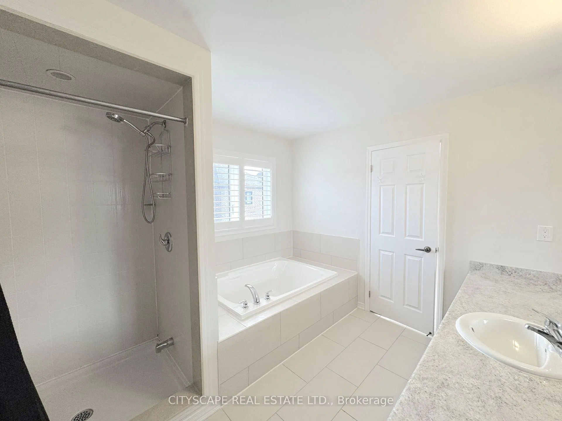 Photo 19 of 32 Mull Avenue, Haldimand — HOMEH