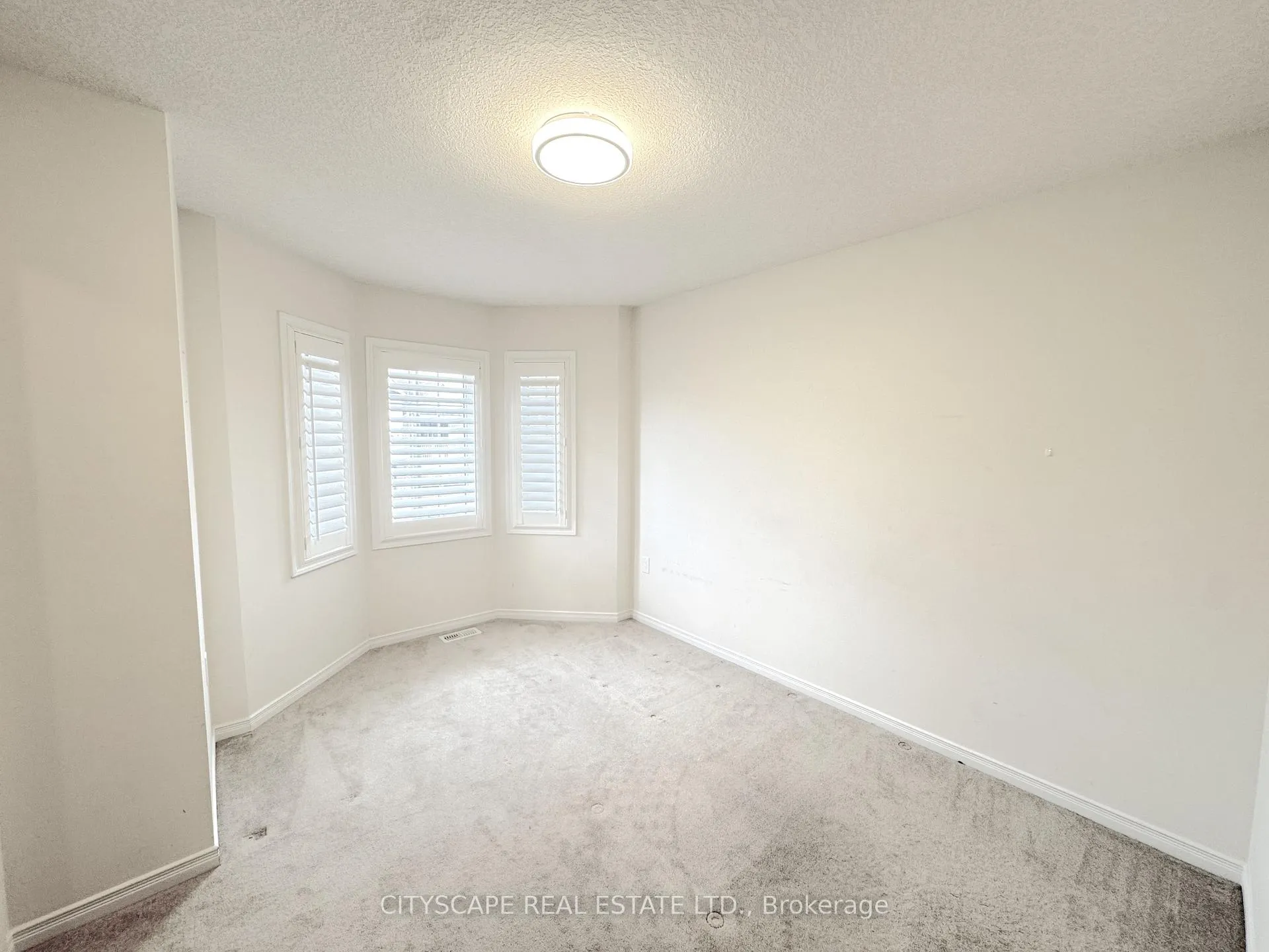 Photo 25 of 32 Mull Avenue, Haldimand — HOMEH