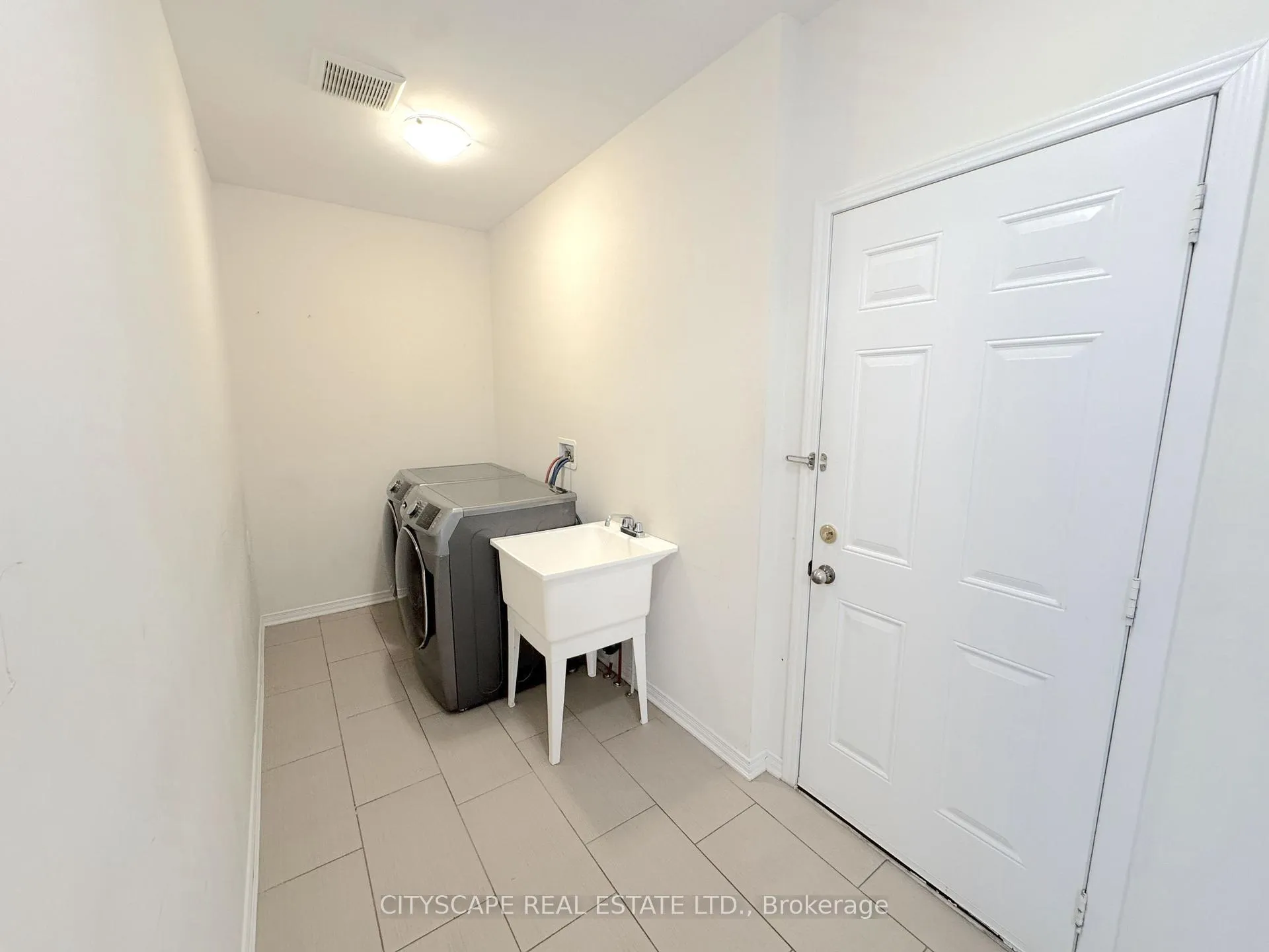 Photo 31 of 32 Mull Avenue, Haldimand — HOMEH