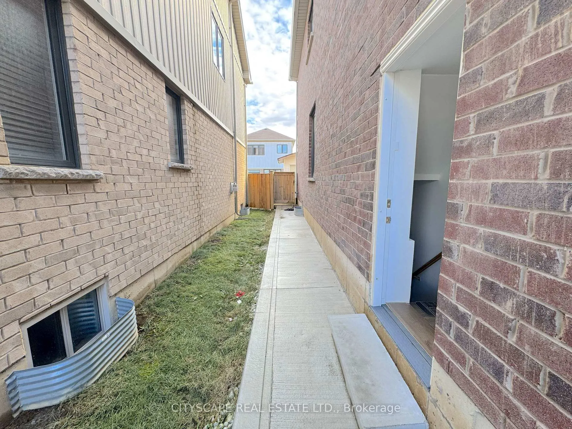 Photo 33 of 32 Mull Avenue, Haldimand — HOMEH
