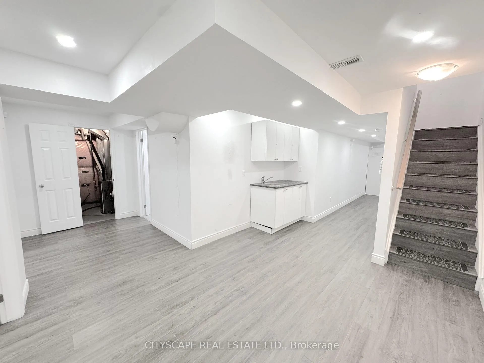 Photo 35 of 32 Mull Avenue, Haldimand — HOMEH