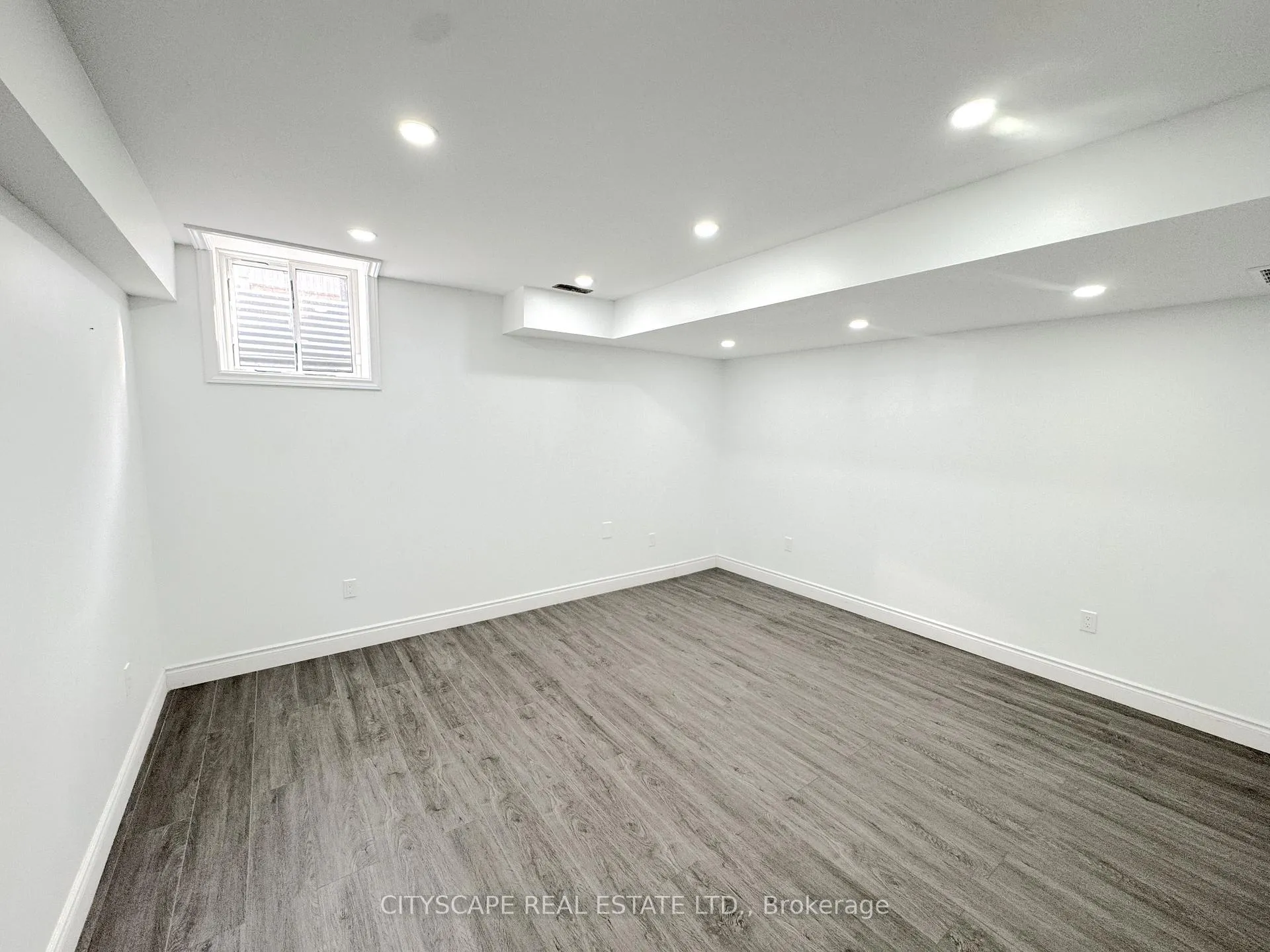 Photo 40 of 32 Mull Avenue, Haldimand — HOMEH