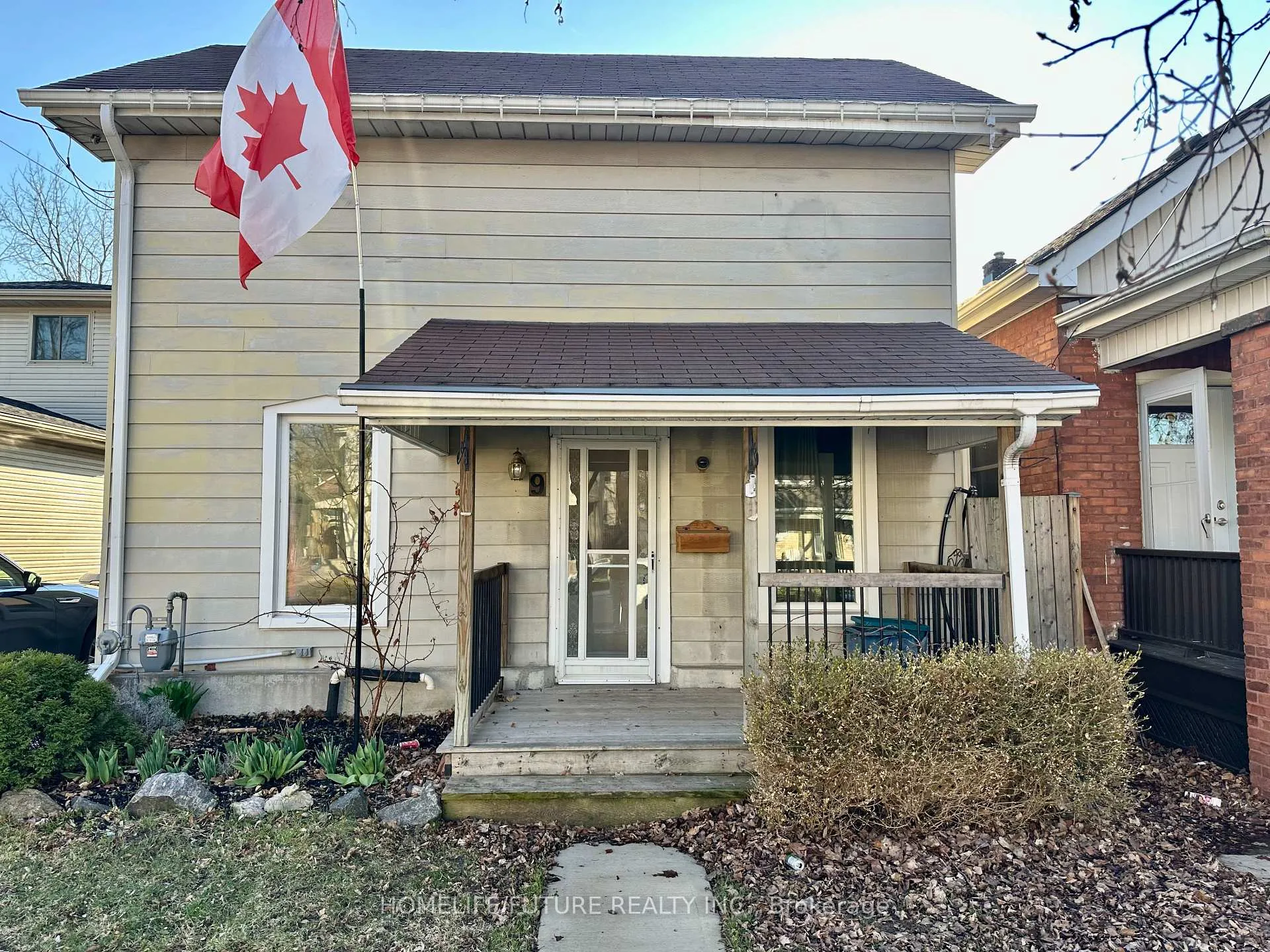 Front of 9 Superior Street