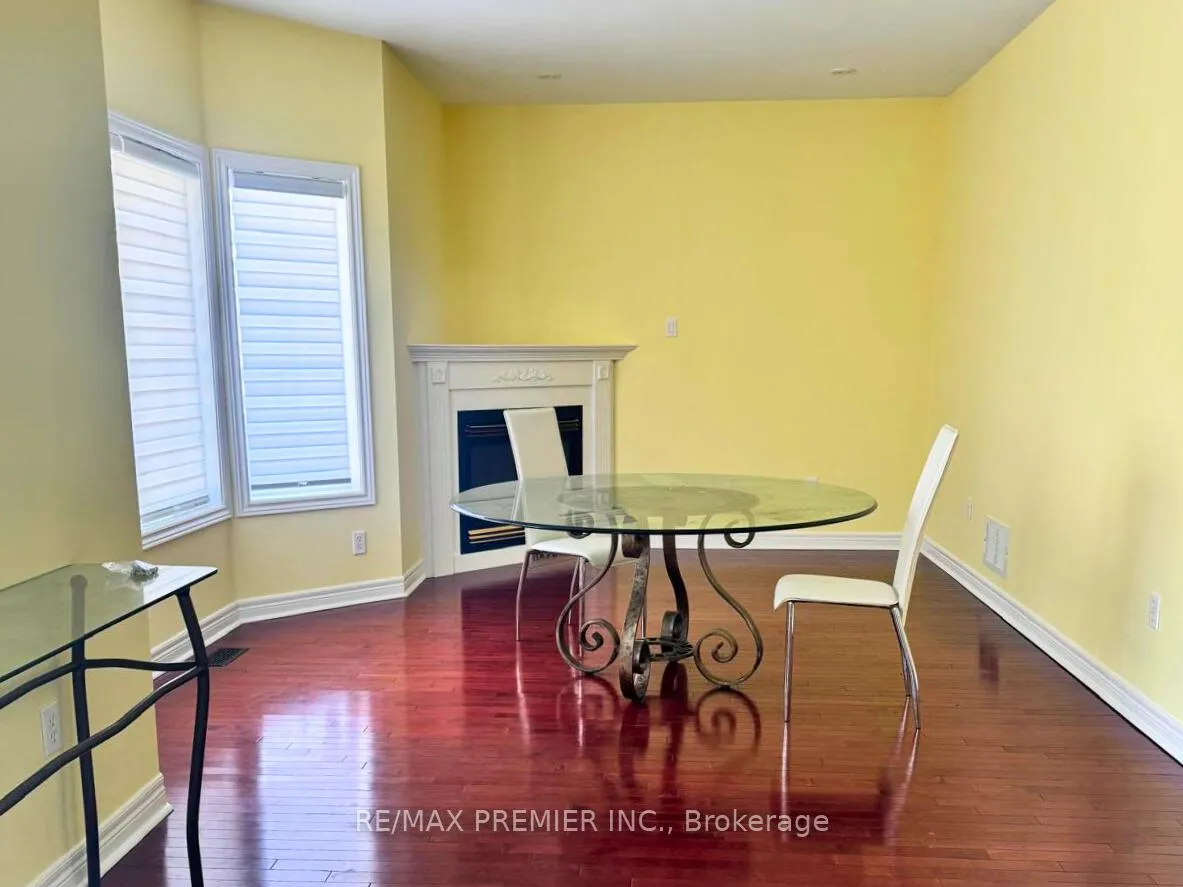 Photo 10 of 35 Boom Road, Vaughan, Maple — HOMEH