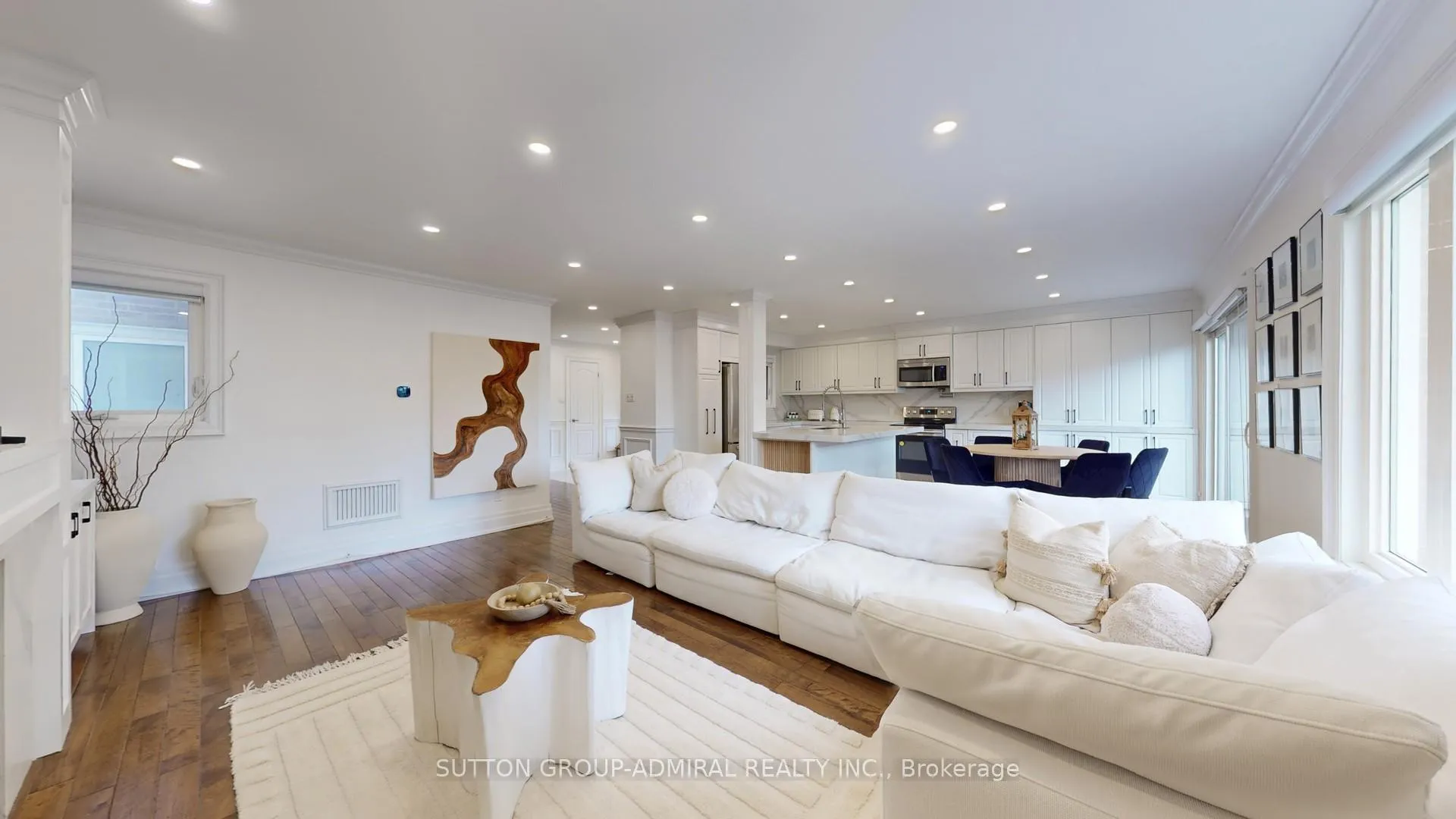 Photo 12 of 8 Colleen Street, Vaughan, Crestwood-Springfarm-Yorkhill — HOMEH