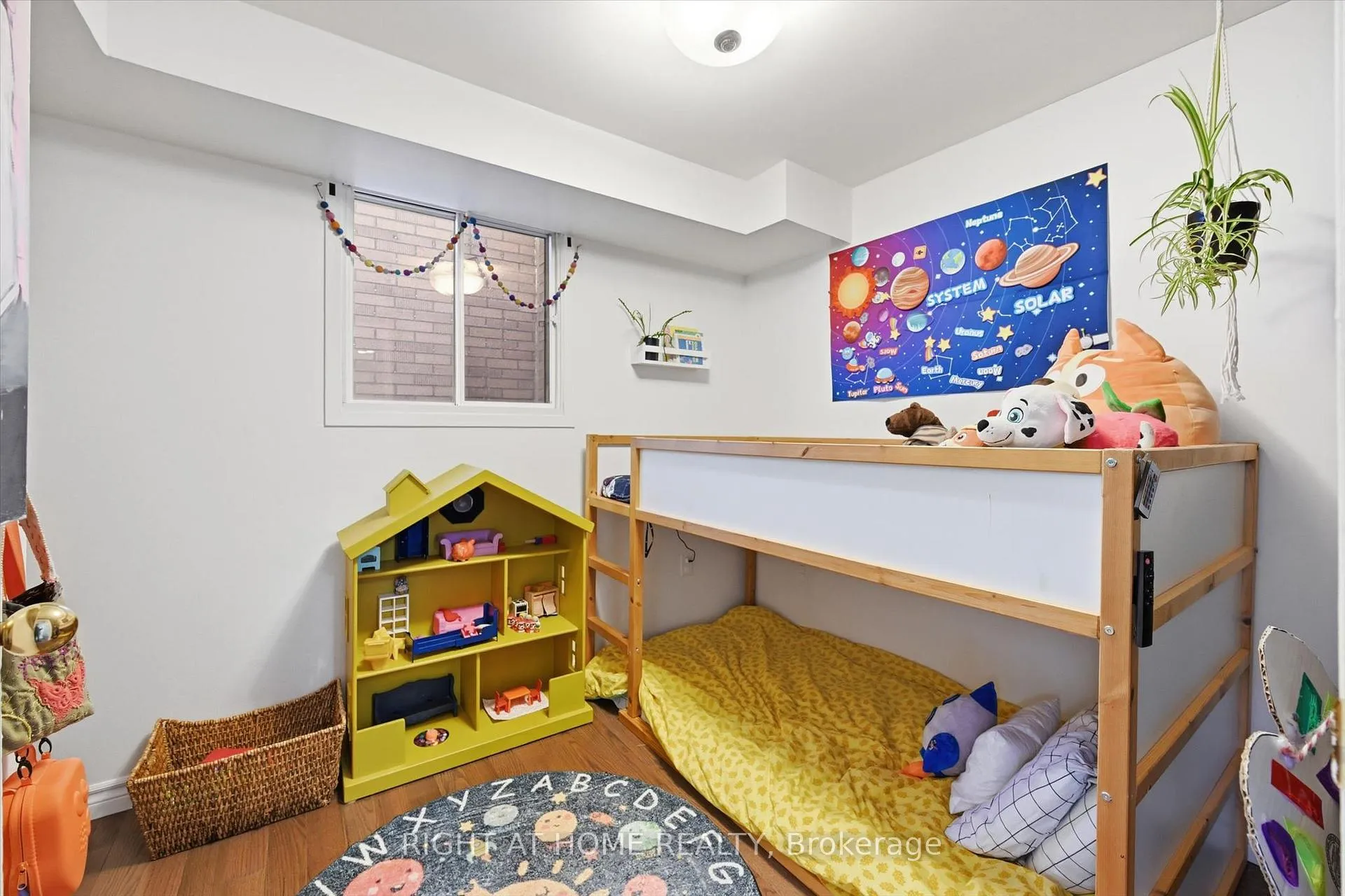 Photo 15 of 18 Fraser Avenue, Hamilton, Crown Point — HOMEH