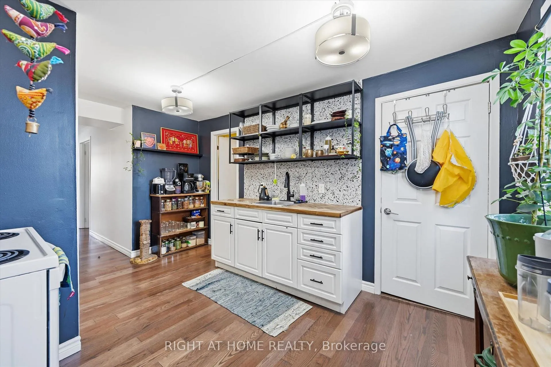 Photo 21 of 18 Fraser Avenue, Hamilton, Crown Point — HOMEH