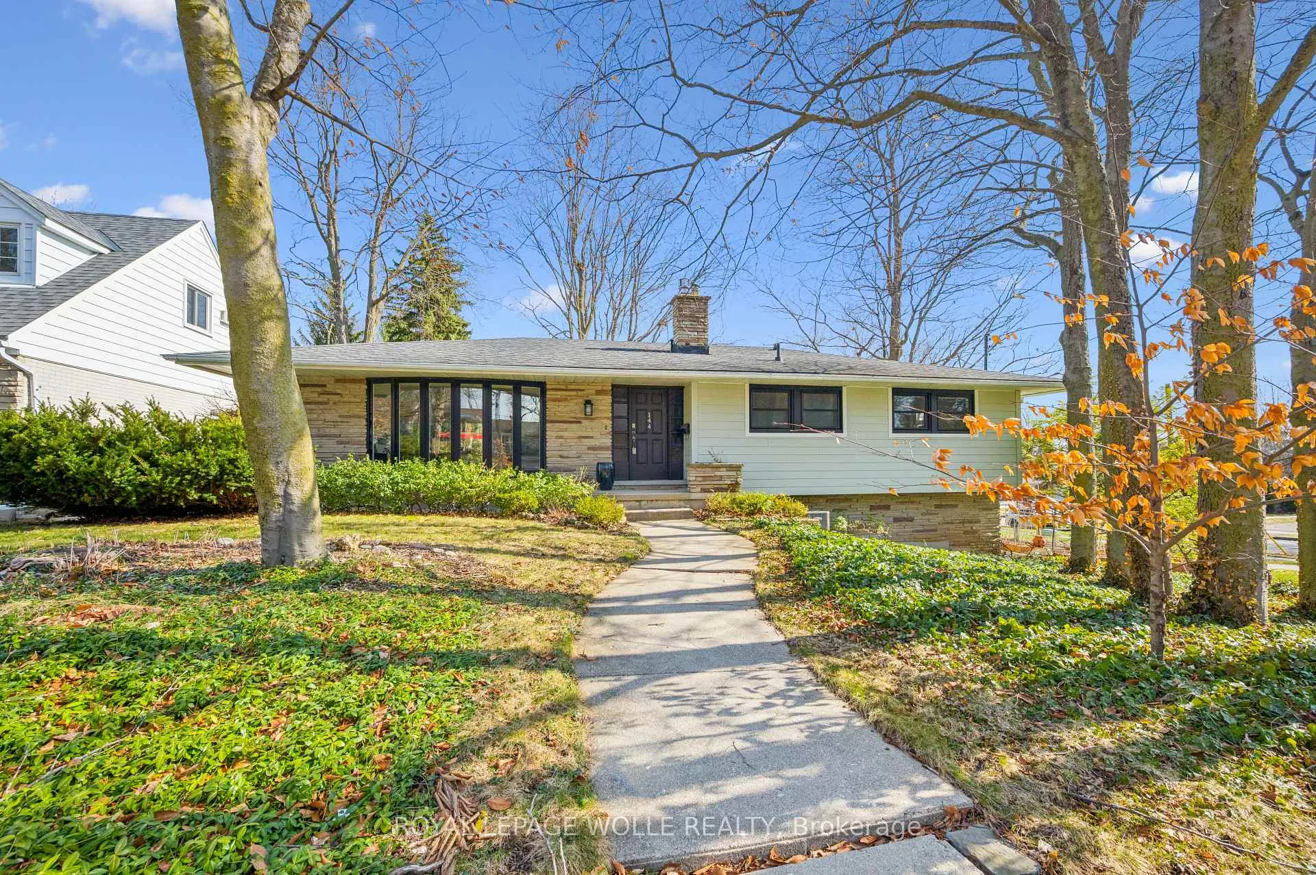 Photo 2 of 144 Ripplewood Crescent, Kitchener — HOMEH