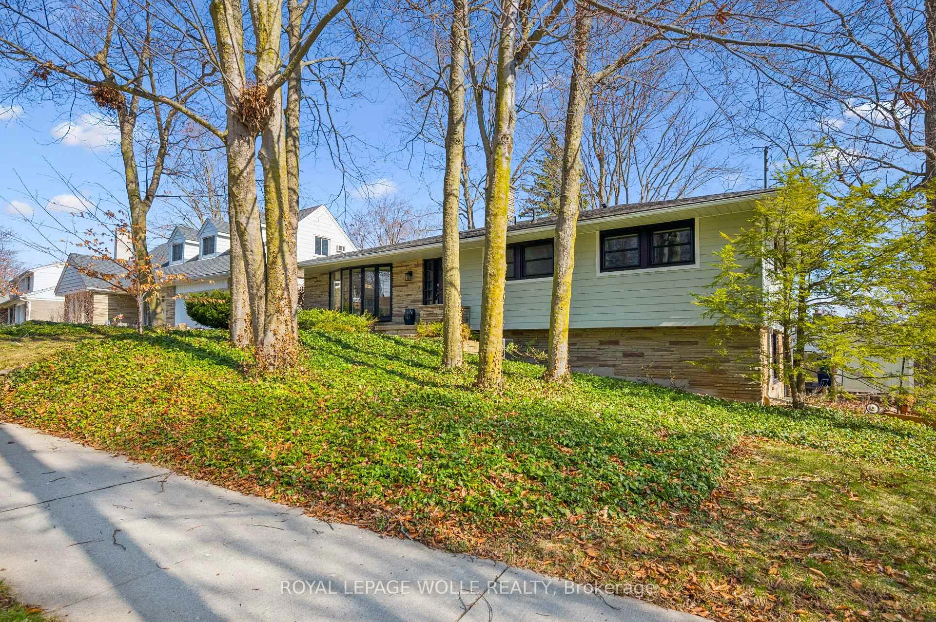 Photo 5 of 144 Ripplewood Crescent, Kitchener — HOMEH