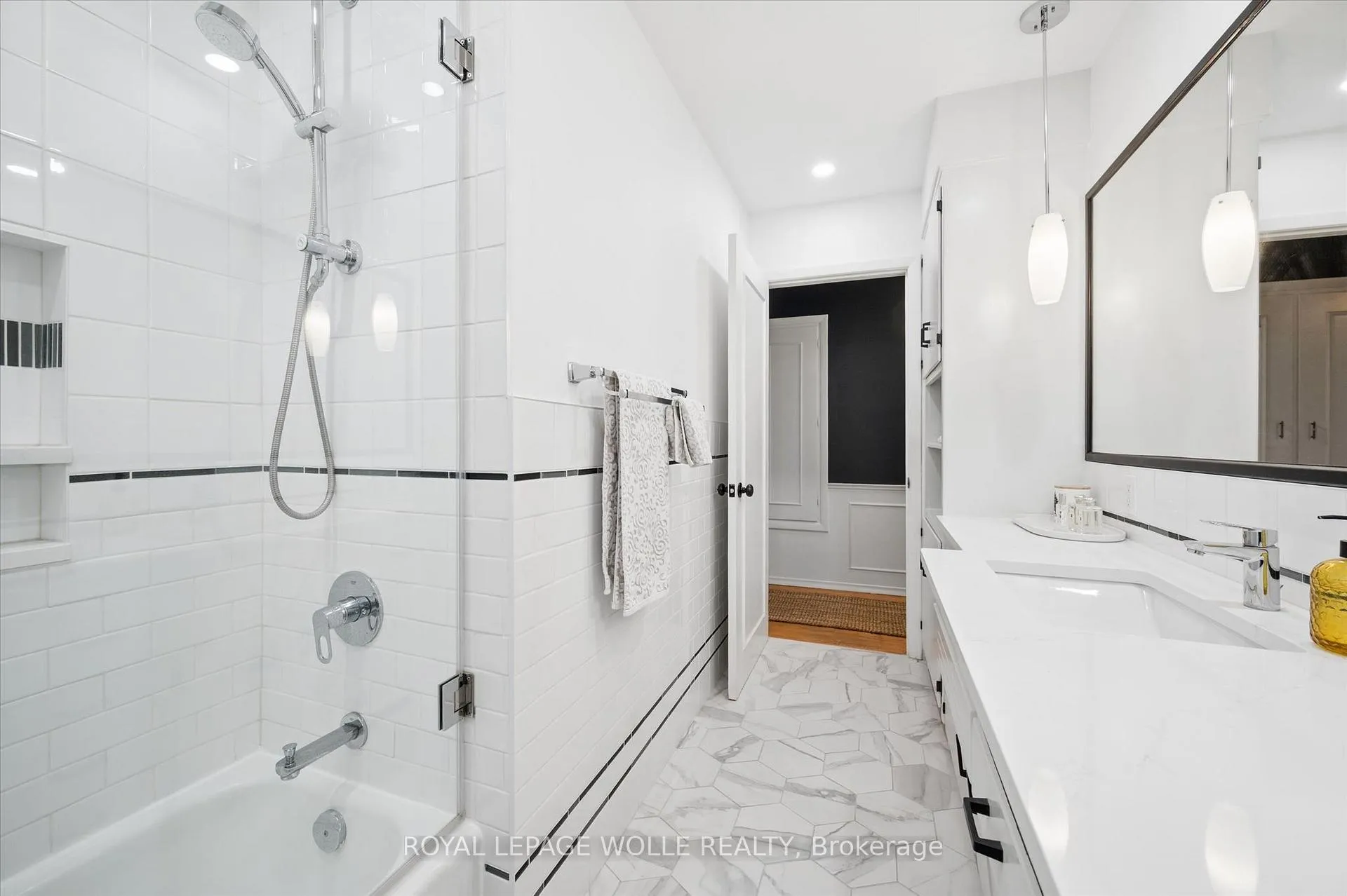 Photo 32 of 144 Ripplewood Crescent, Kitchener — HOMEH