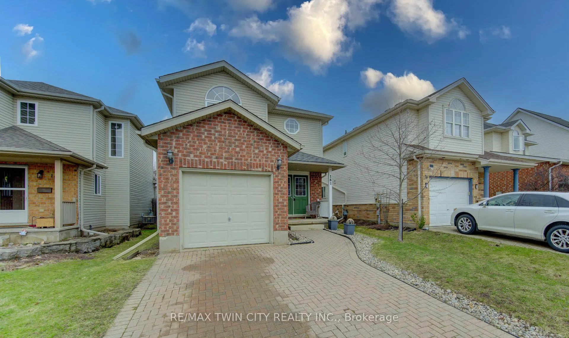 Photo 2 of 161 Windflower Drive S, Kitchener — HOMEH