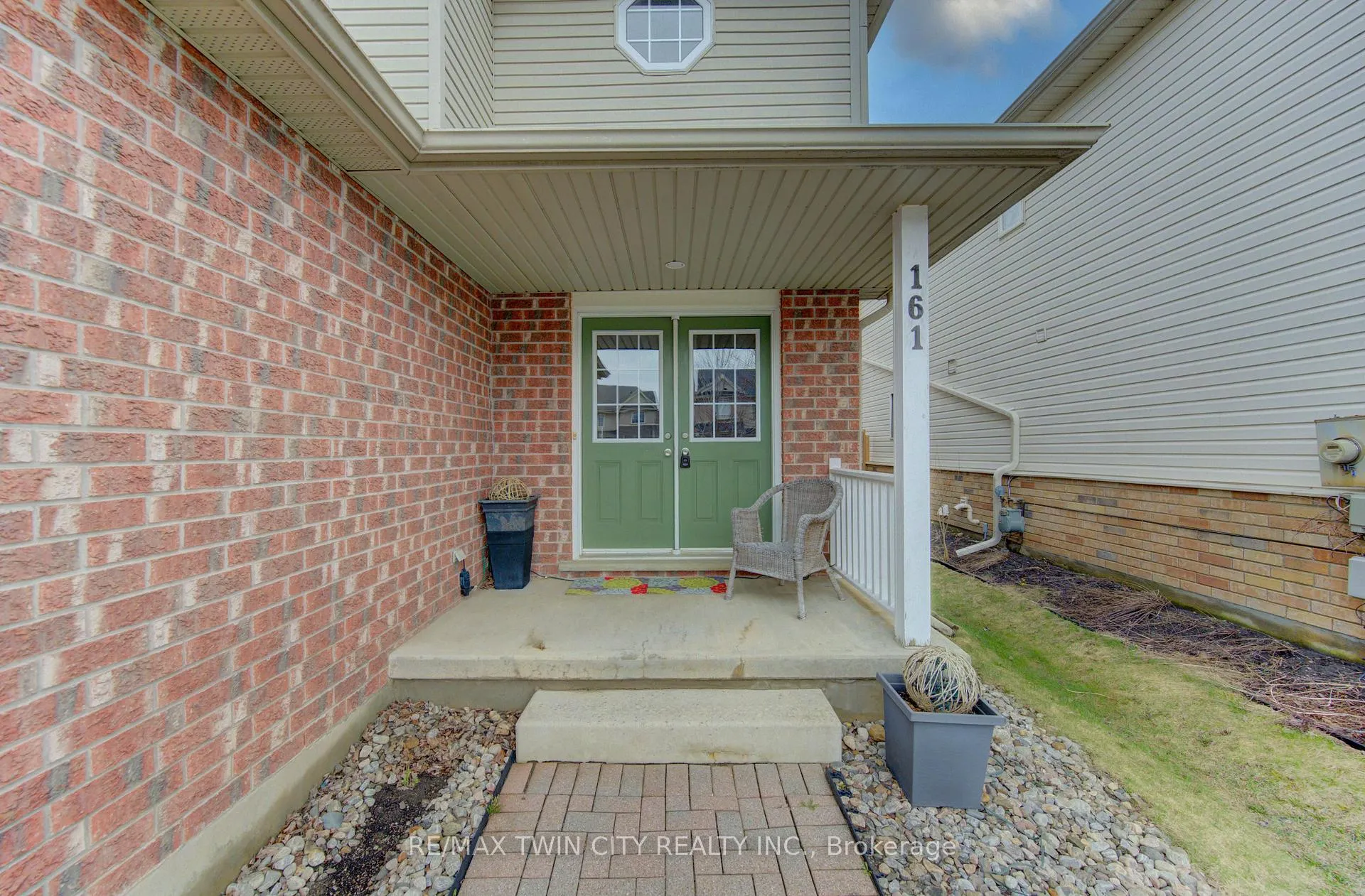 Photo 4 of 161 Windflower Drive S, Kitchener — HOMEH