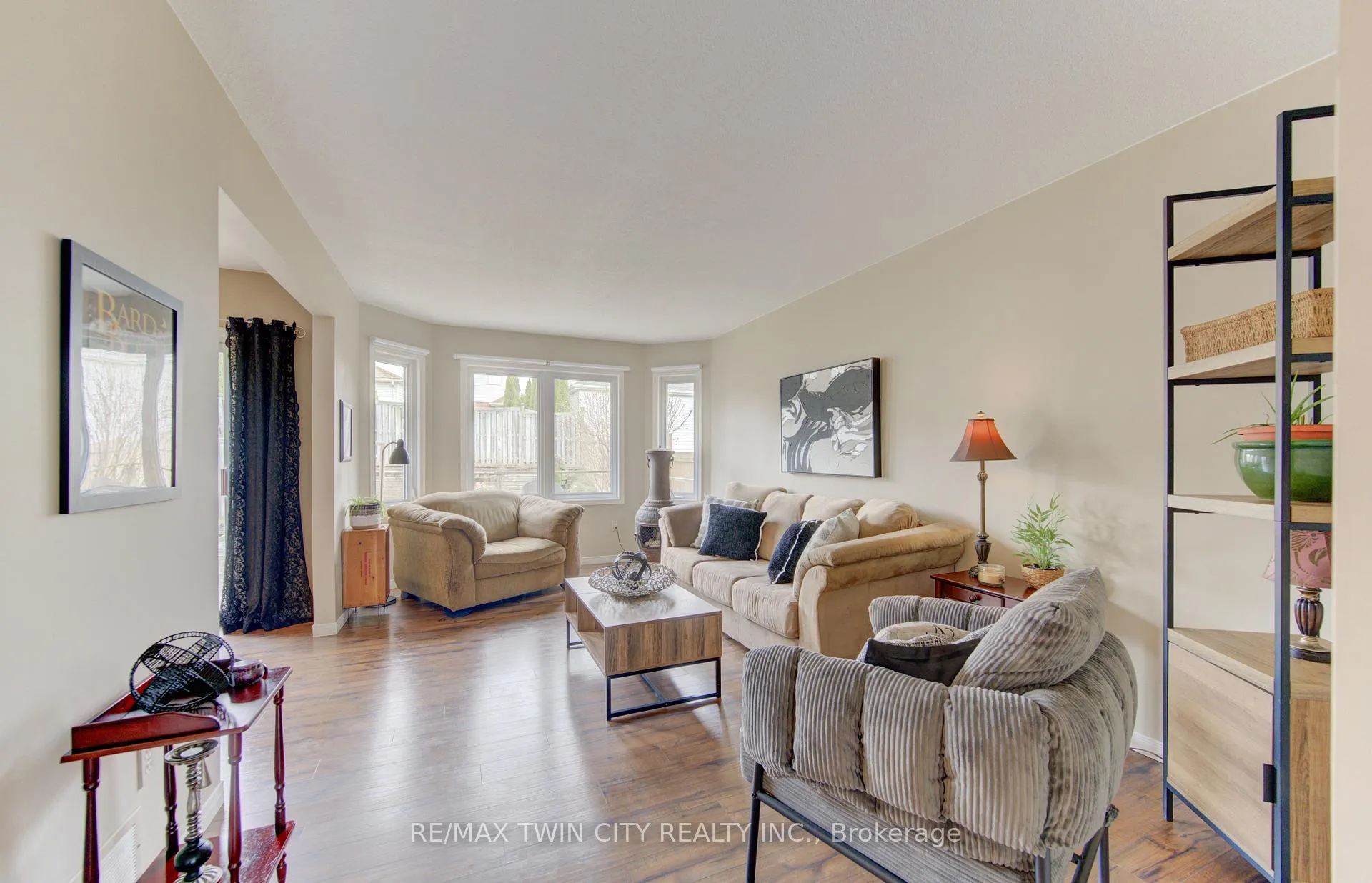 Photo 7 of 161 Windflower Drive S, Kitchener — HOMEH