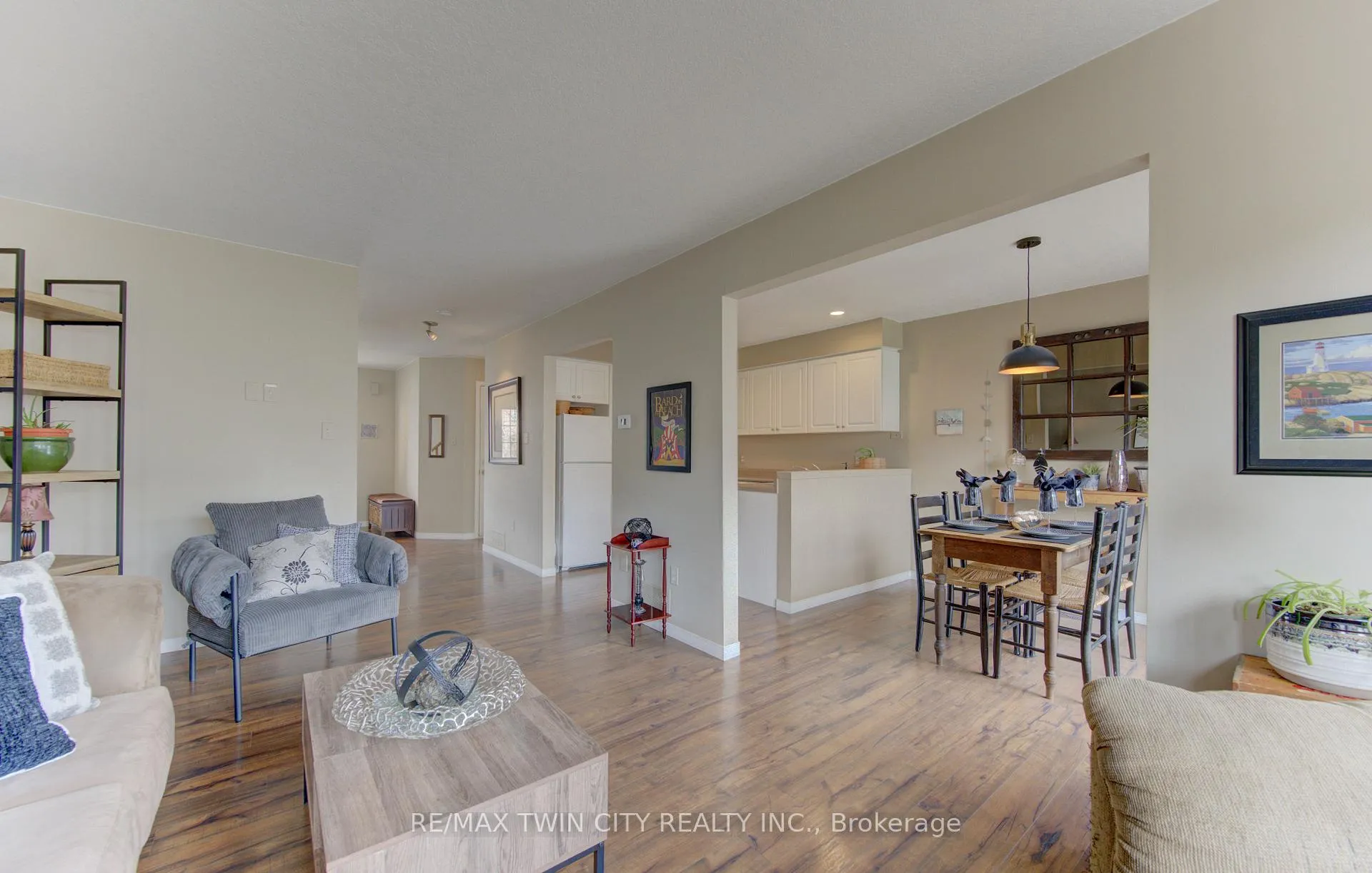 Photo 9 of 161 Windflower Drive S, Kitchener — HOMEH