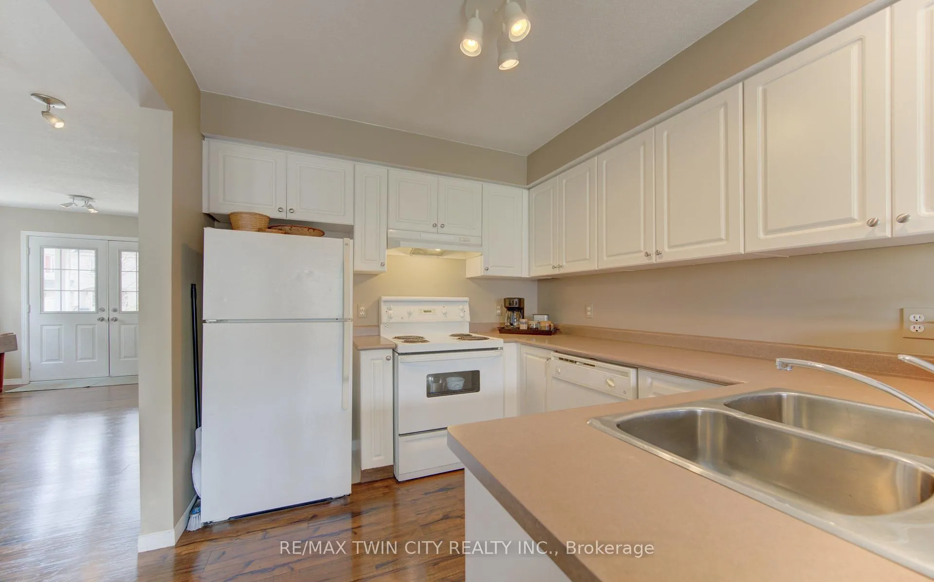 Photo 12 of 161 Windflower Drive S, Kitchener — HOMEH
