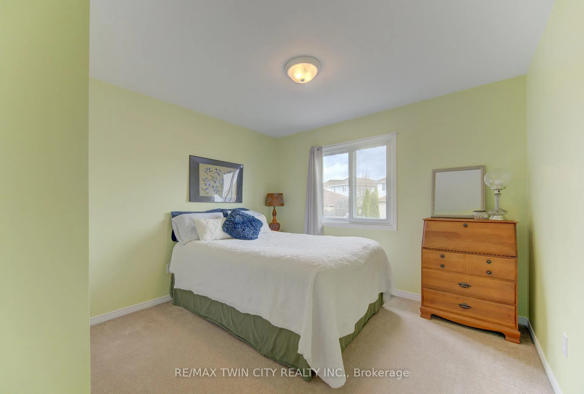 Photo 17 of 161 Windflower Drive S, Kitchener — HOMEH