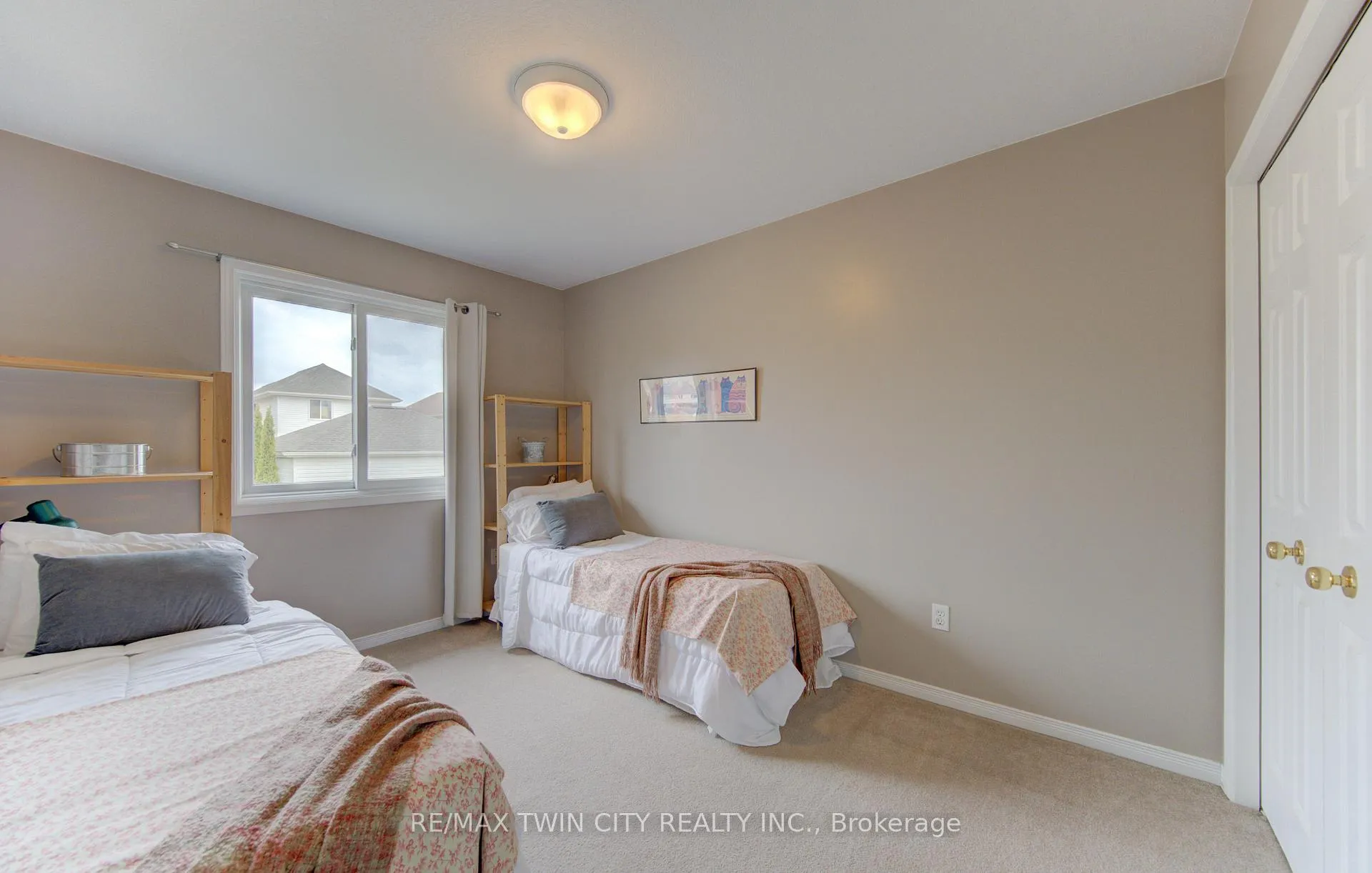 Photo 19 of 161 Windflower Drive S, Kitchener — HOMEH