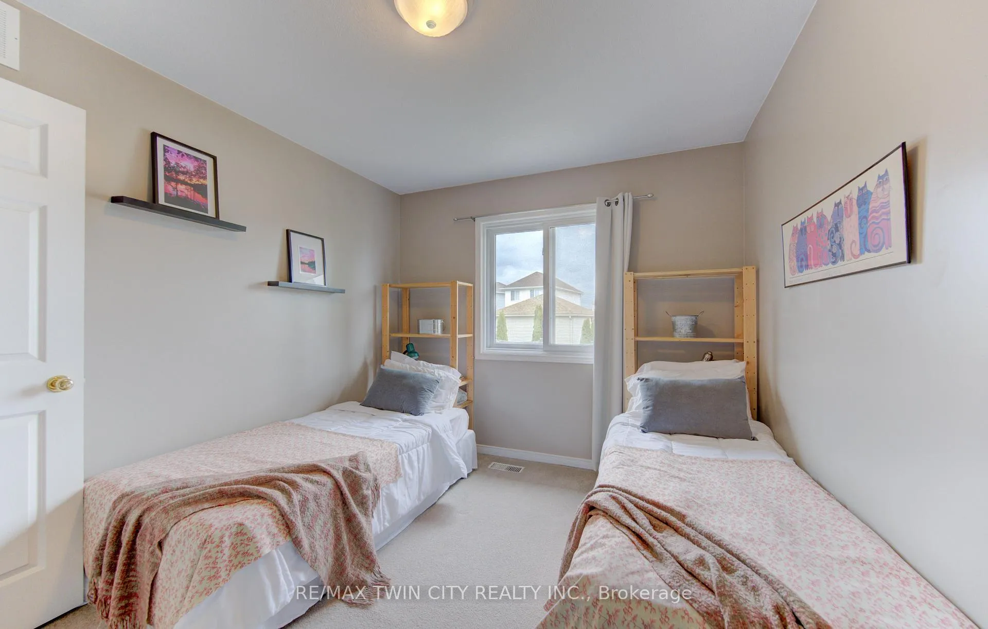 Photo 20 of 161 Windflower Drive S, Kitchener — HOMEH