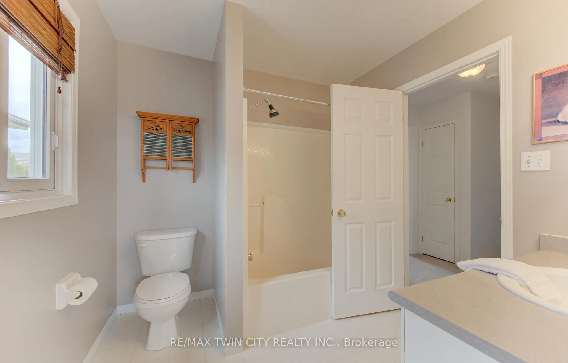 Photo 22 of 161 Windflower Drive S, Kitchener — HOMEH