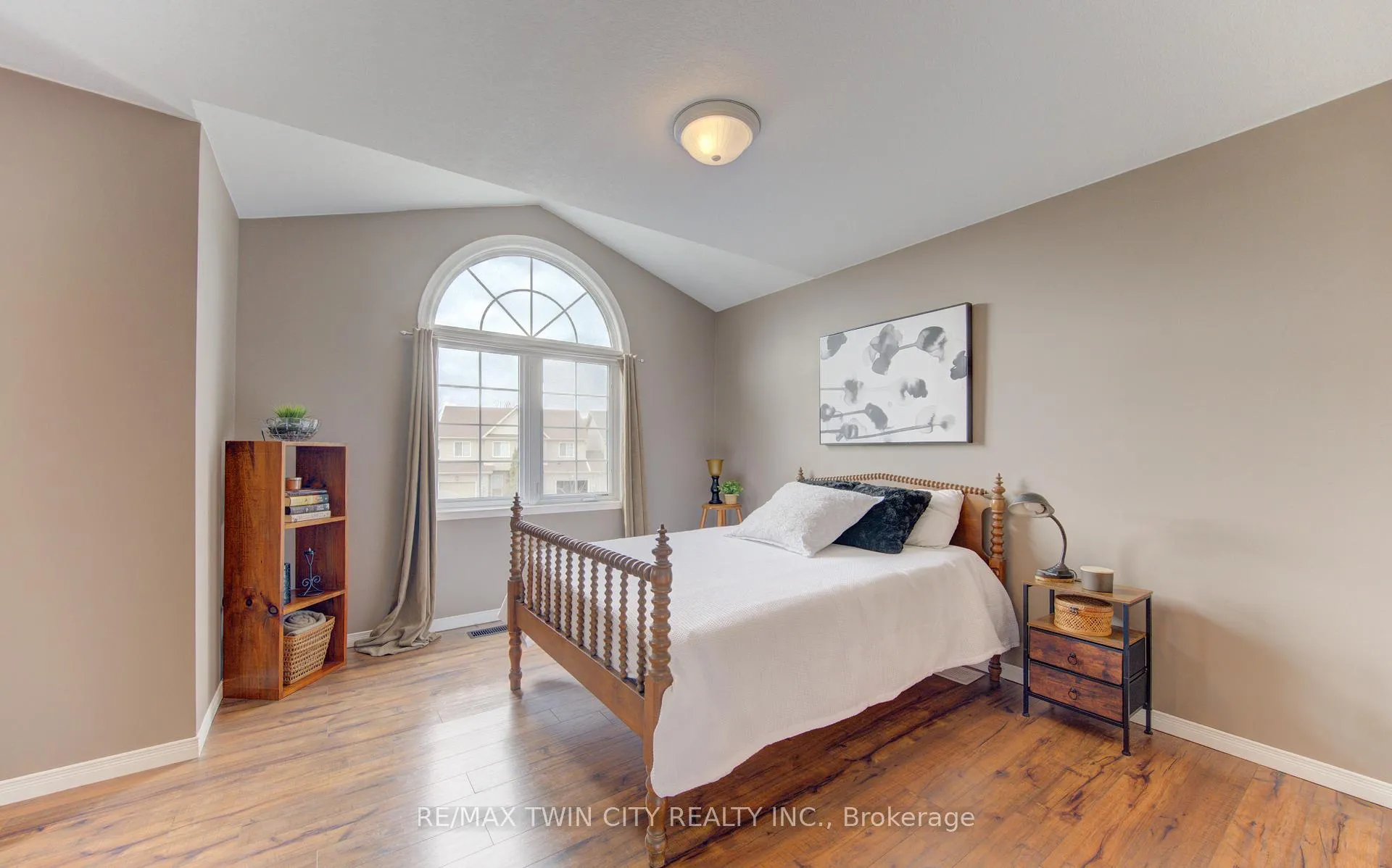Photo 23 of 161 Windflower Drive S, Kitchener — HOMEH