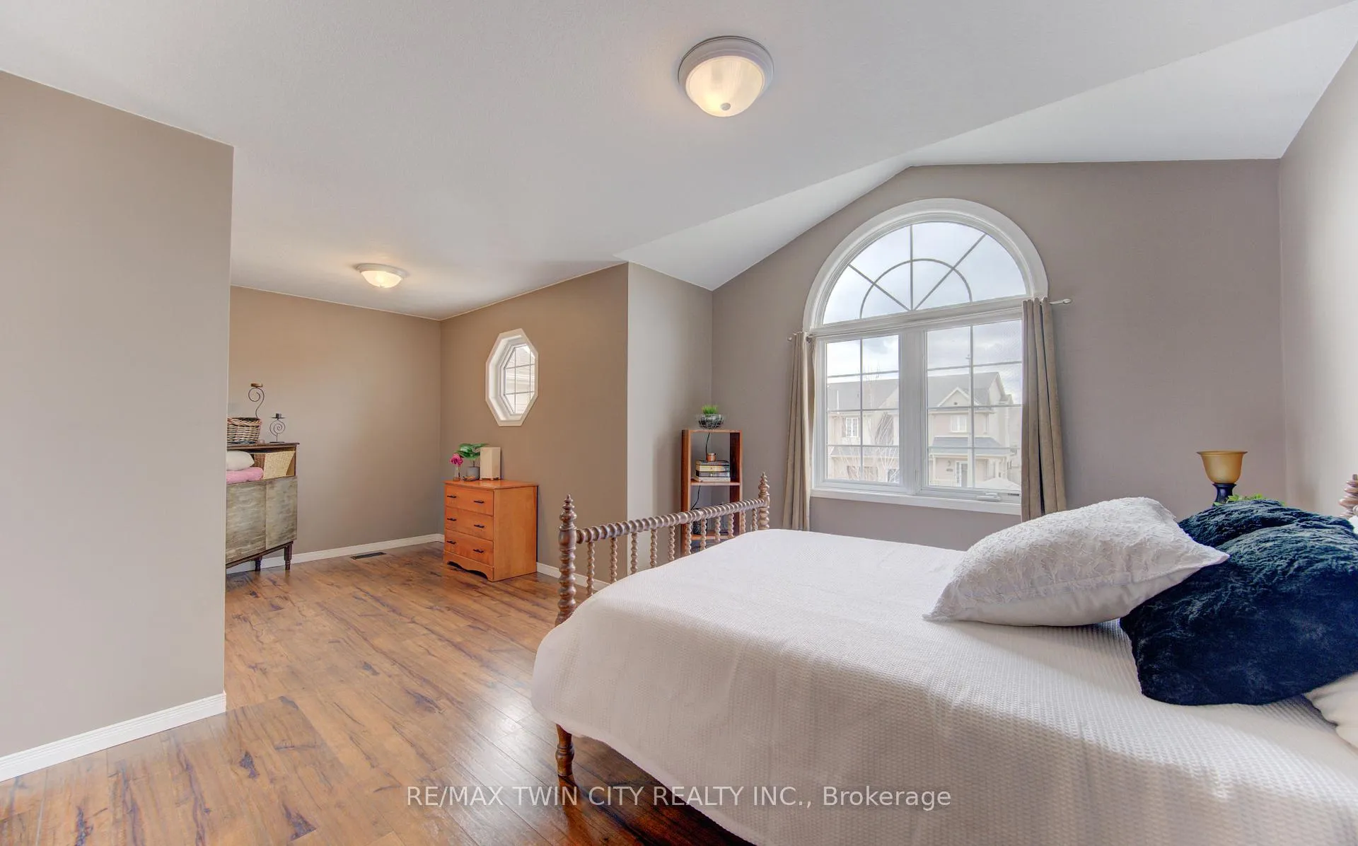 Photo 24 of 161 Windflower Drive S, Kitchener — HOMEH