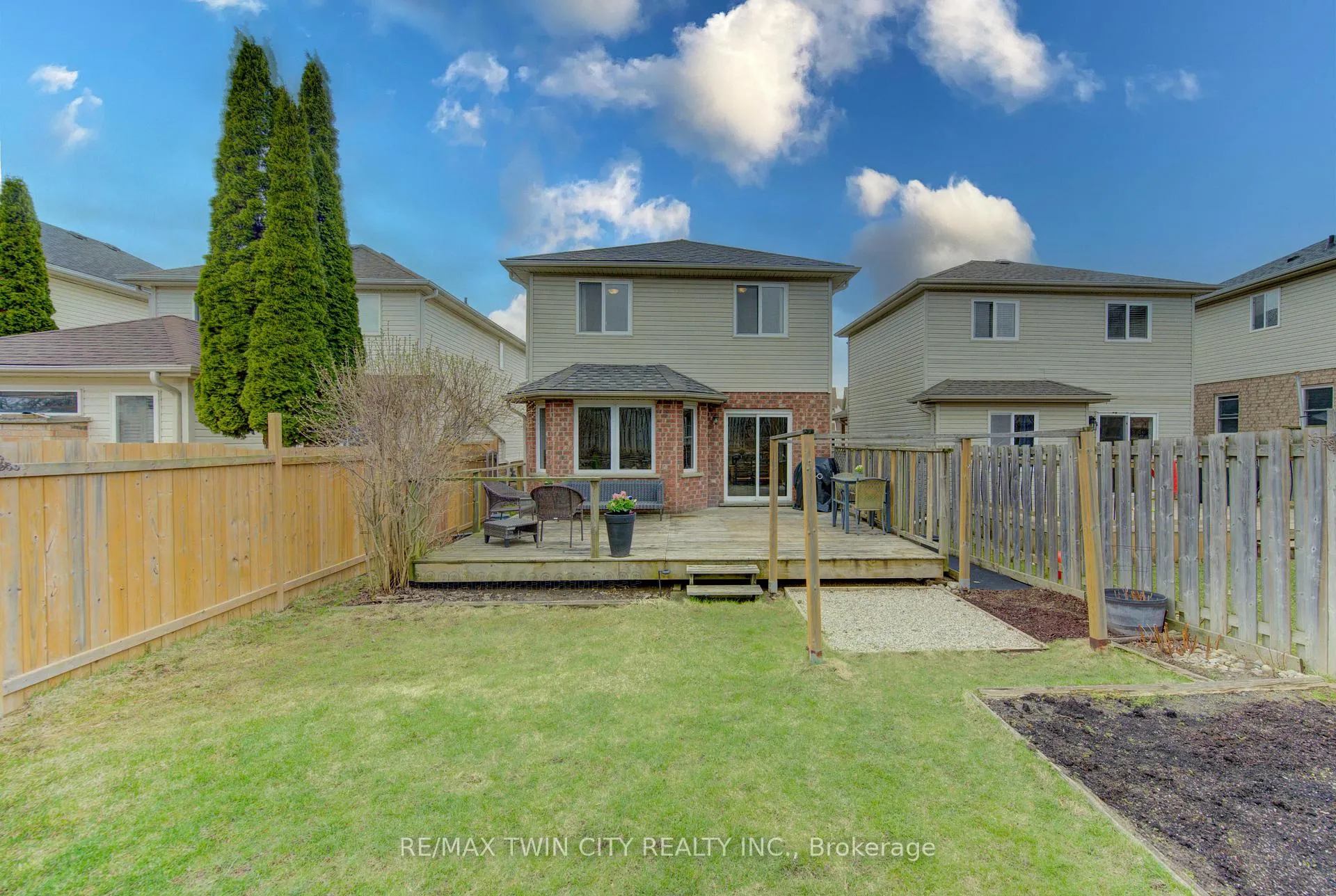 Photo 31 of 161 Windflower Drive S, Kitchener — HOMEH