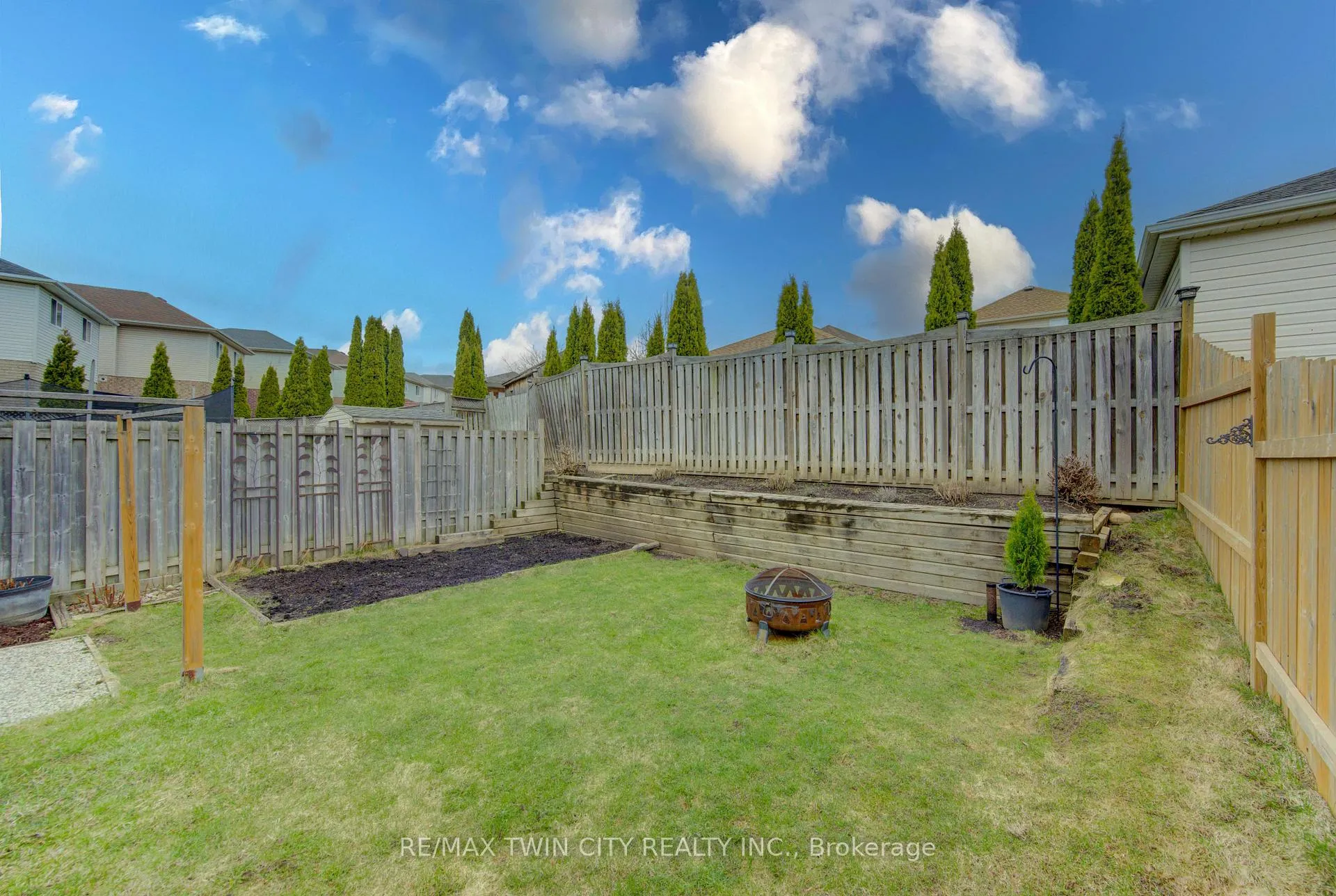 Photo 32 of 161 Windflower Drive S, Kitchener — HOMEH