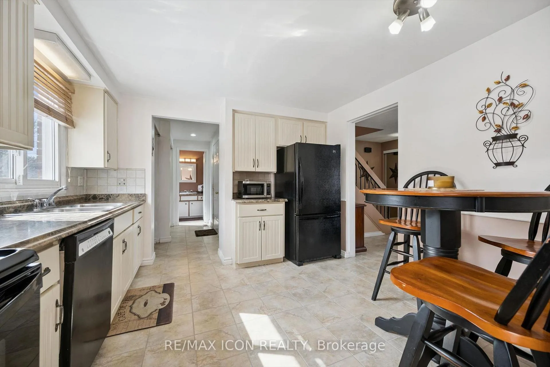 Photo 11 of 128 Westheights Drive, Kitchener — HOMEH
