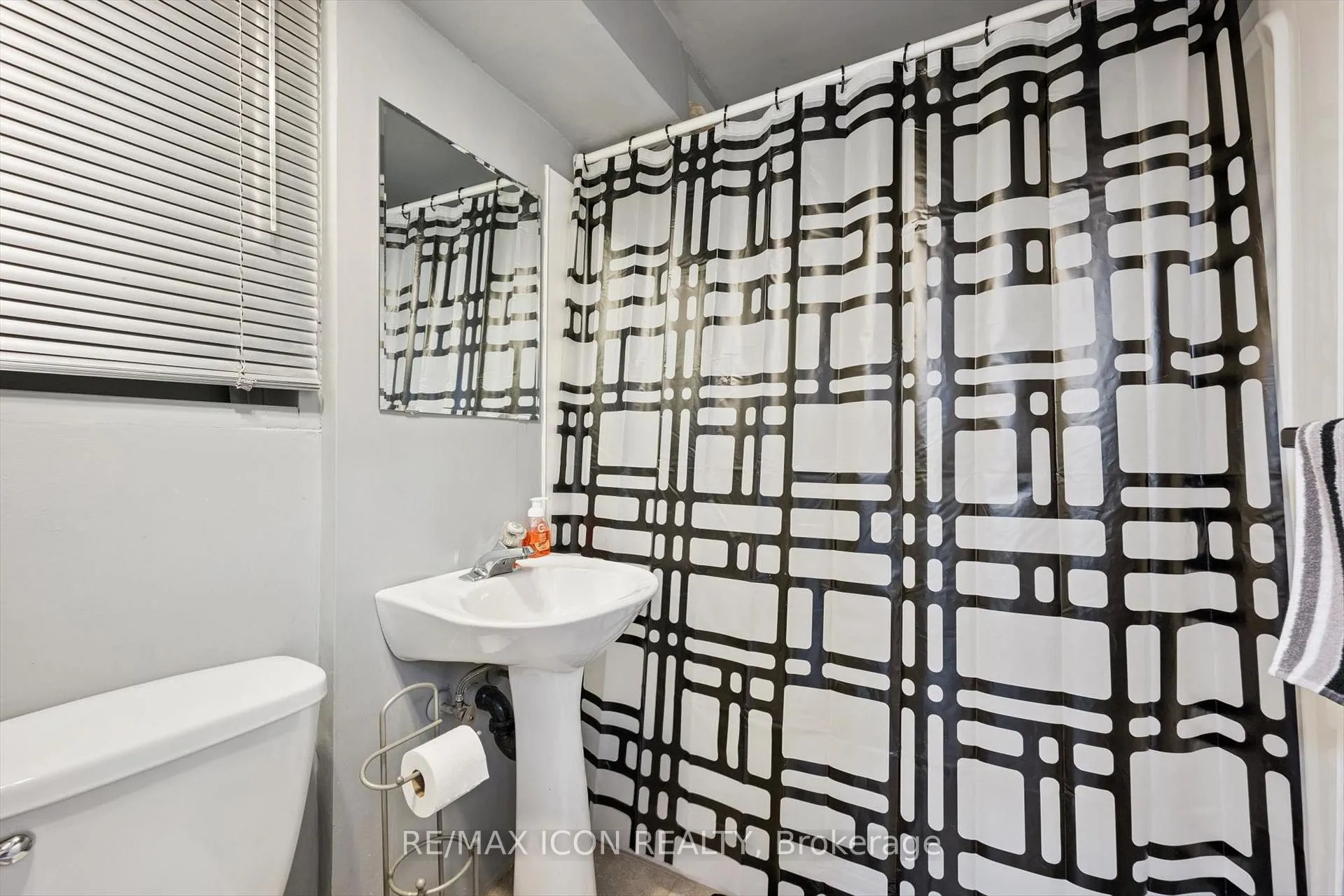 Photo 20 of 128 Westheights Drive, Kitchener — HOMEH