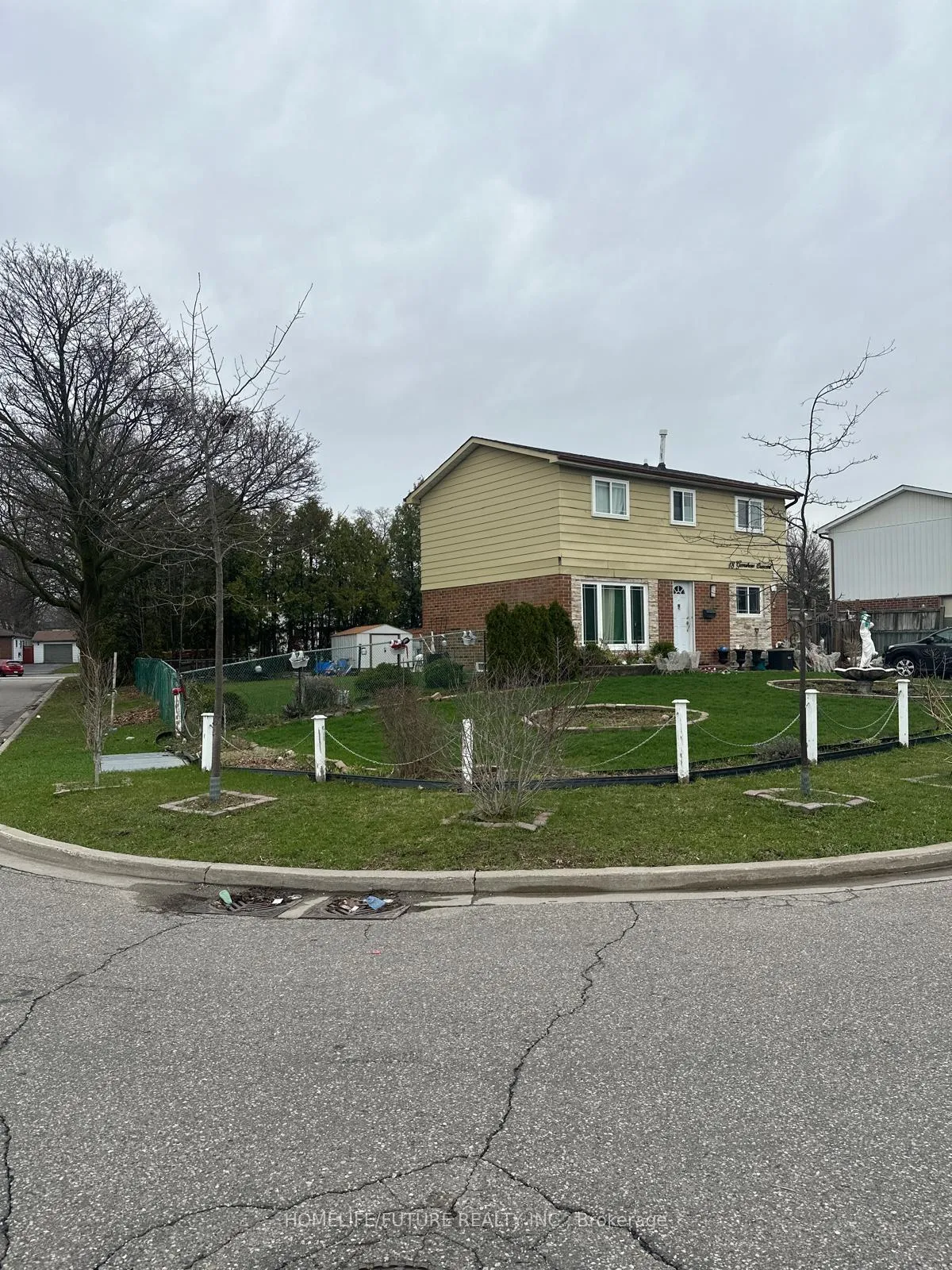 Front of 18 Gemshaw Crescent