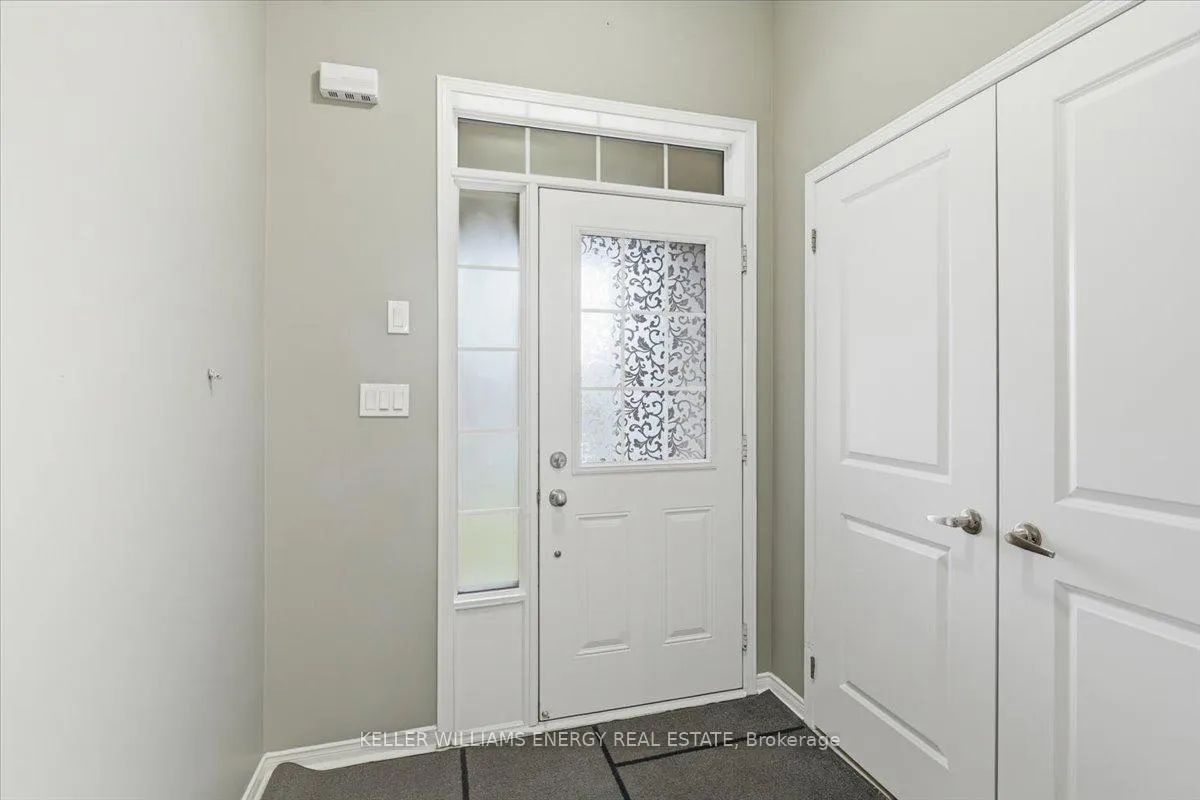 Photo 4 of 18 Rimrock Crescent, Whitby, Williamsburg — HOMEH