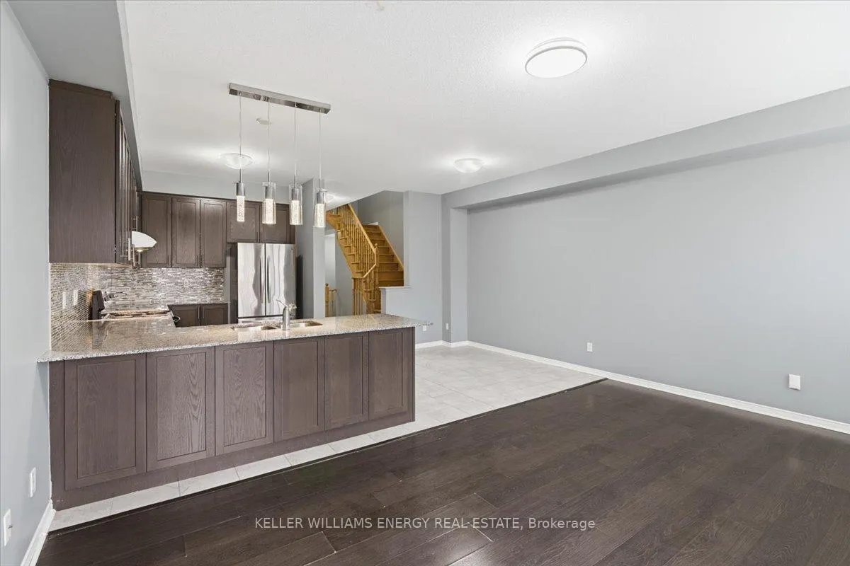 Photo 8 of 18 Rimrock Crescent, Whitby, Williamsburg — HOMEH