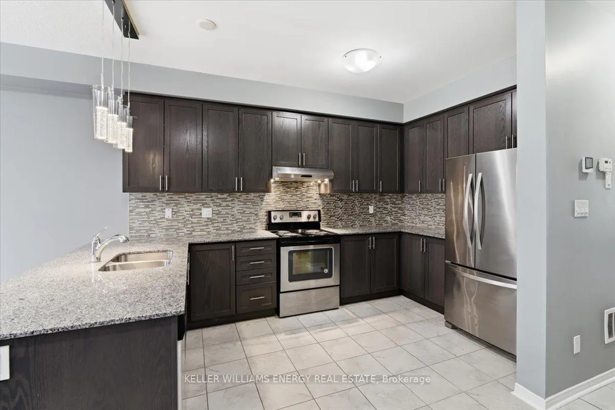 Photo 9 of 18 Rimrock Crescent, Whitby, Williamsburg — HOMEH