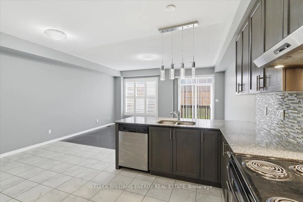 Photo 10 of 18 Rimrock Crescent, Whitby, Williamsburg — HOMEH