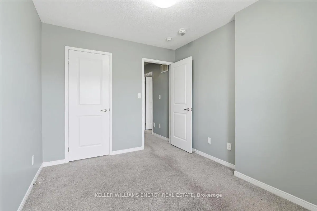 Photo 14 of 18 Rimrock Crescent, Whitby, Williamsburg — HOMEH