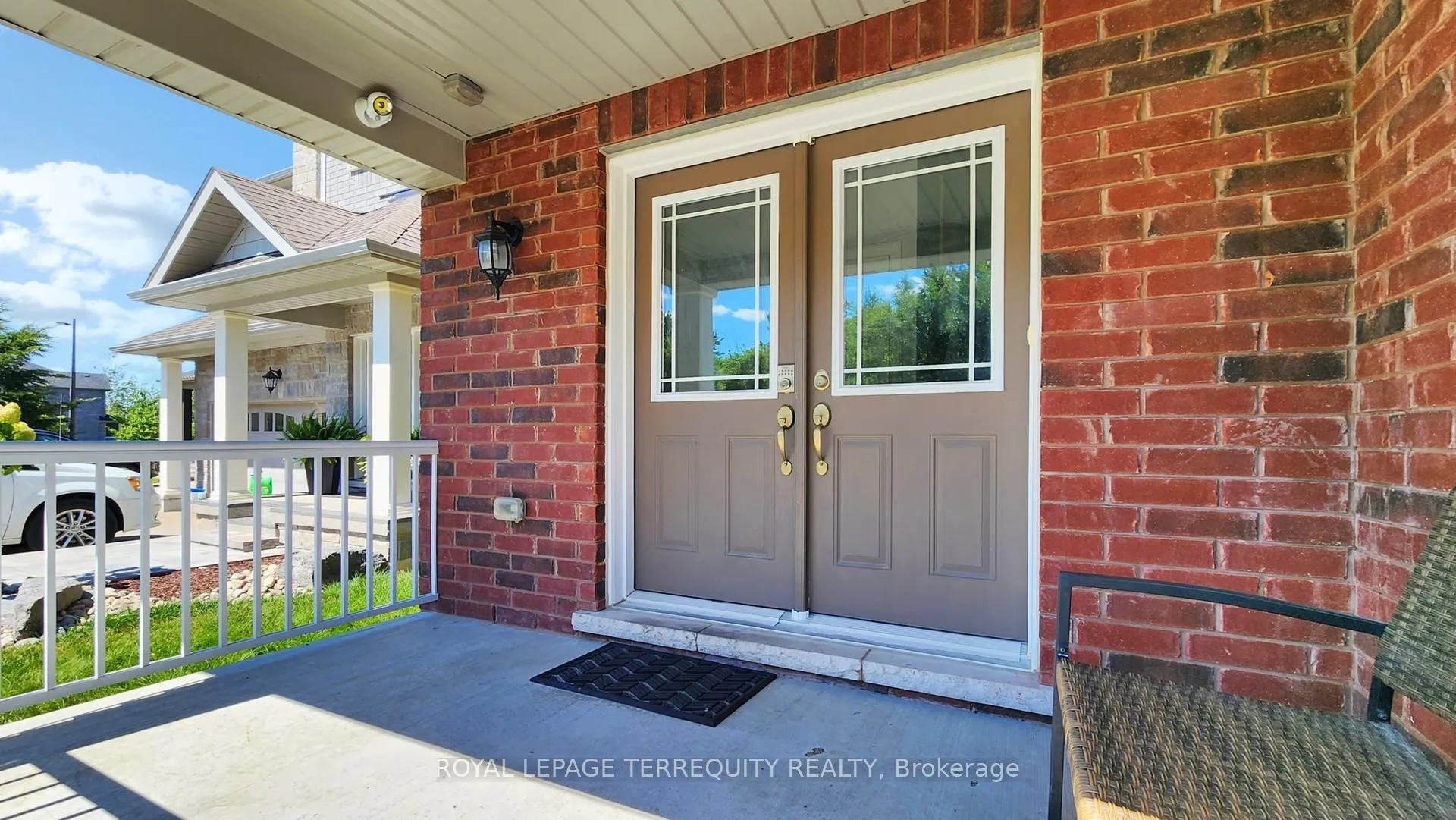 Photo 6 of 28 Richmond Park Drive, Georgina, Keswick North — HOMEH