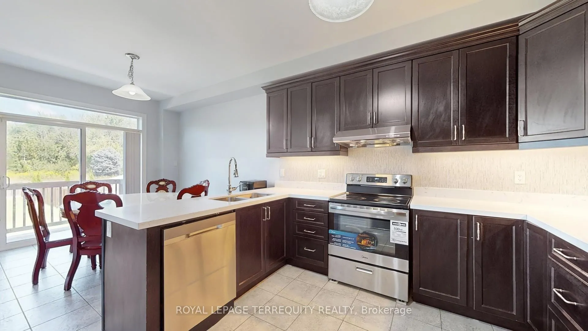 Photo 14 of 28 Richmond Park Drive, Georgina, Keswick North — HOMEH