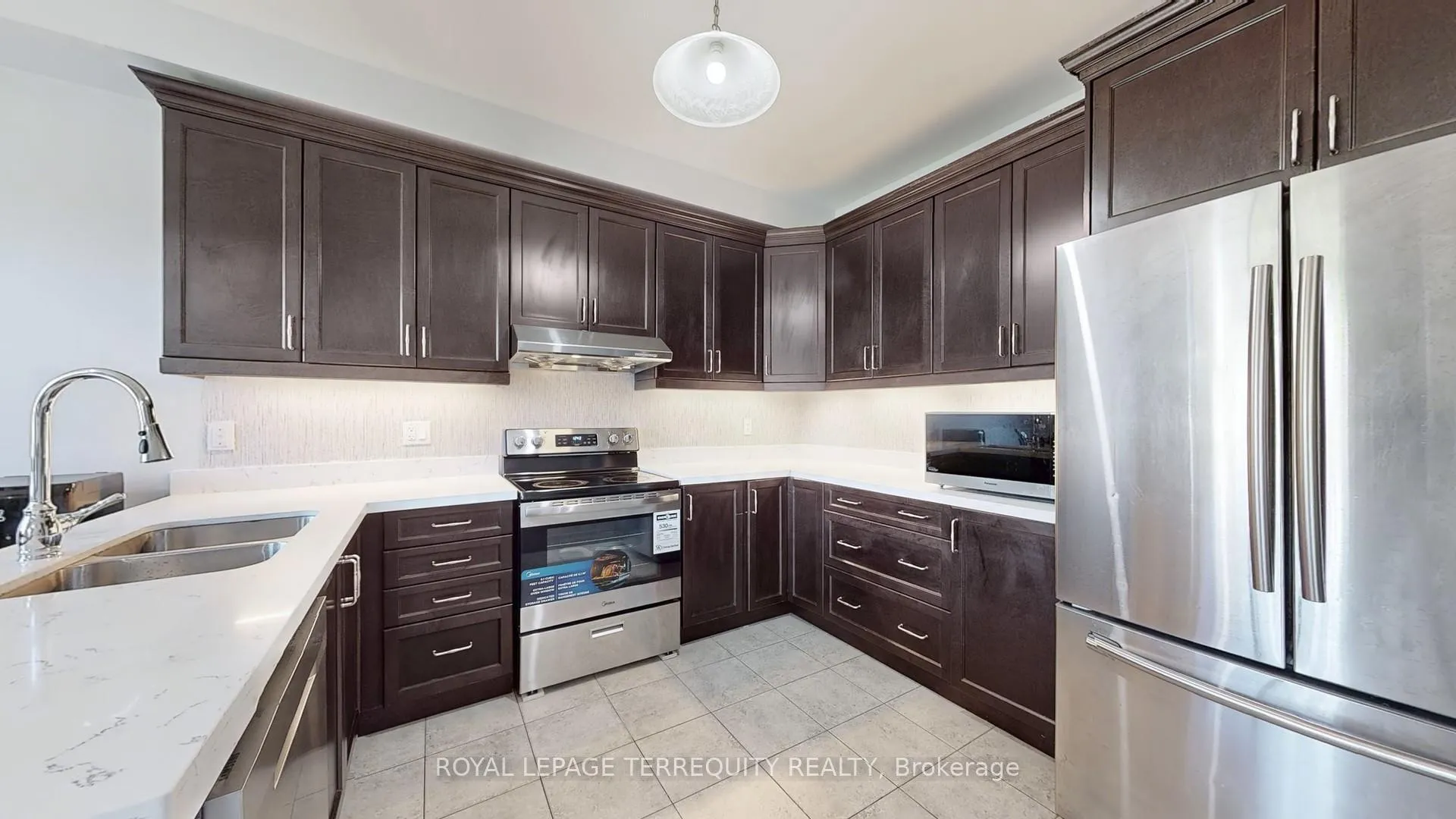 Photo 15 of 28 Richmond Park Drive, Georgina, Keswick North — HOMEH