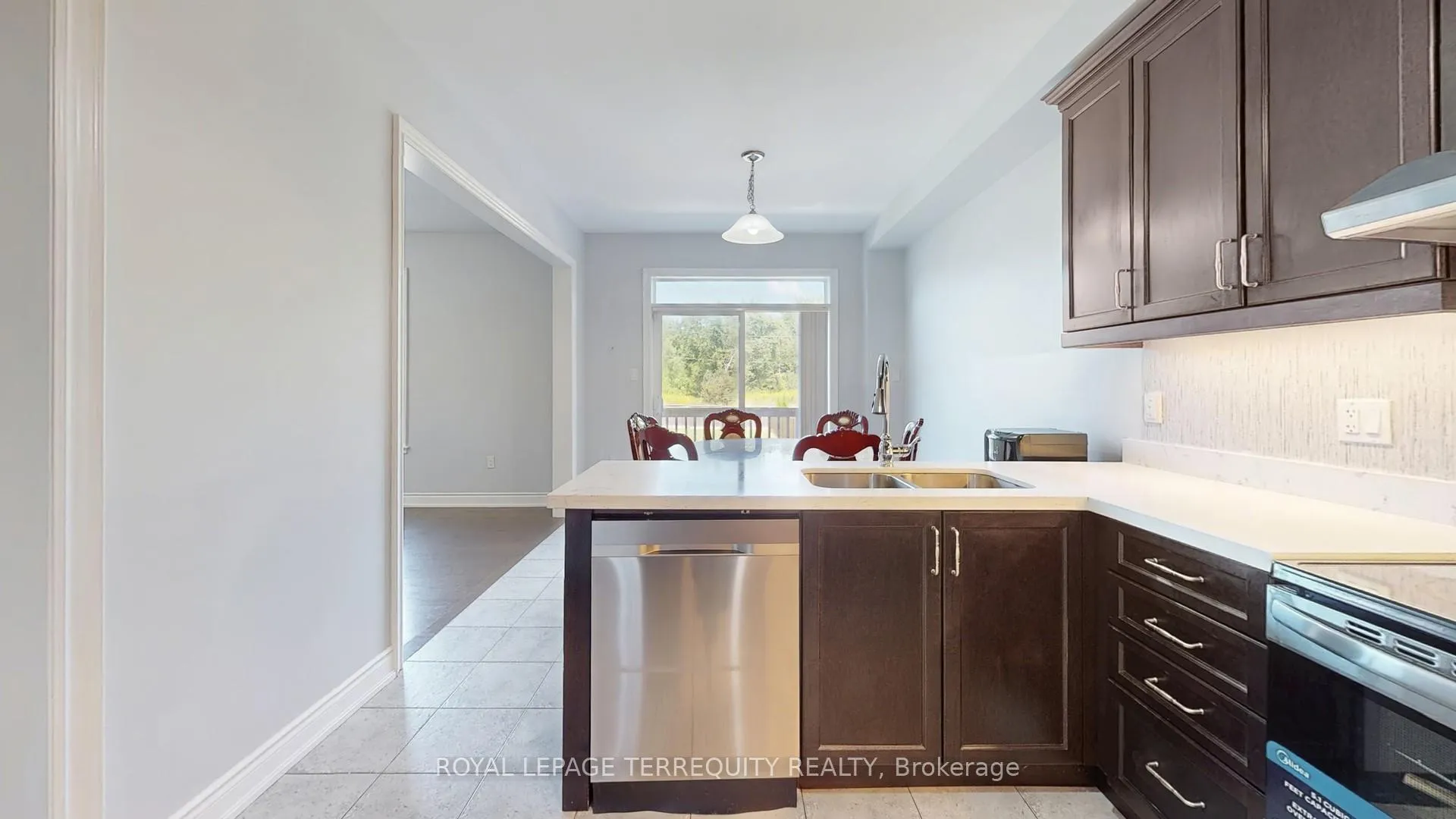 Photo 16 of 28 Richmond Park Drive, Georgina, Keswick North — HOMEH