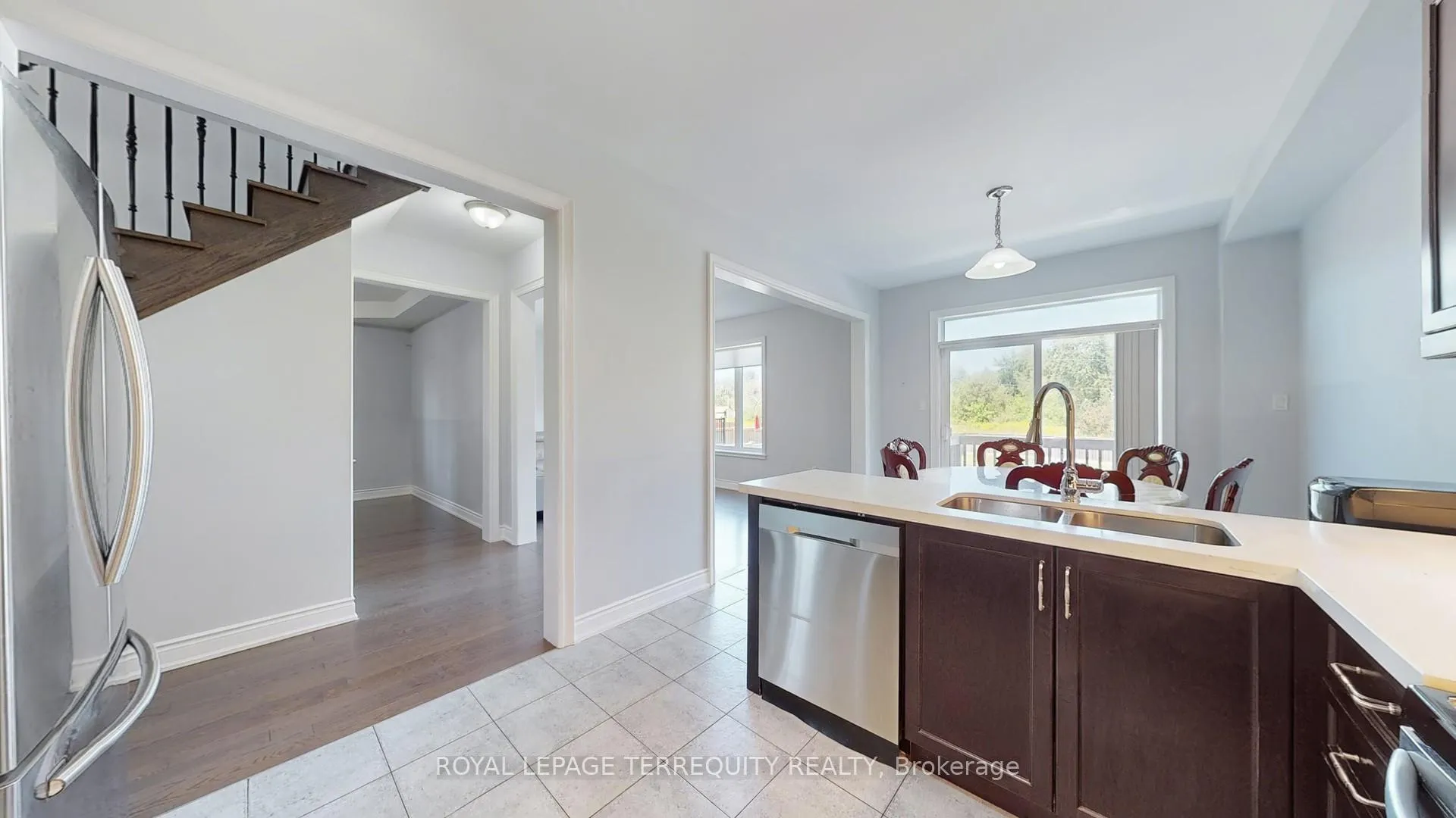Photo 17 of 28 Richmond Park Drive, Georgina, Keswick North — HOMEH