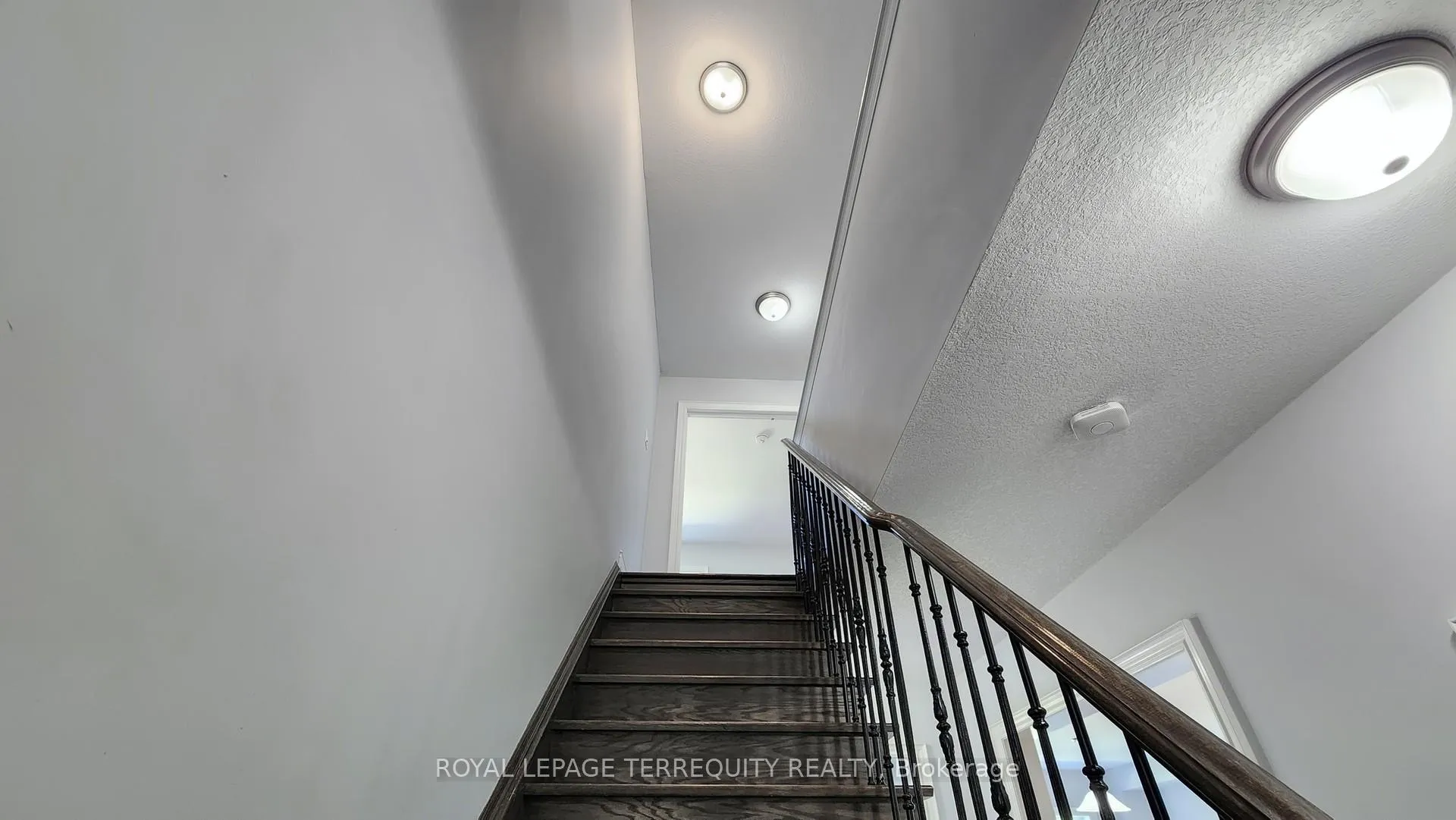 Photo 24 of 28 Richmond Park Drive, Georgina, Keswick North — HOMEH
