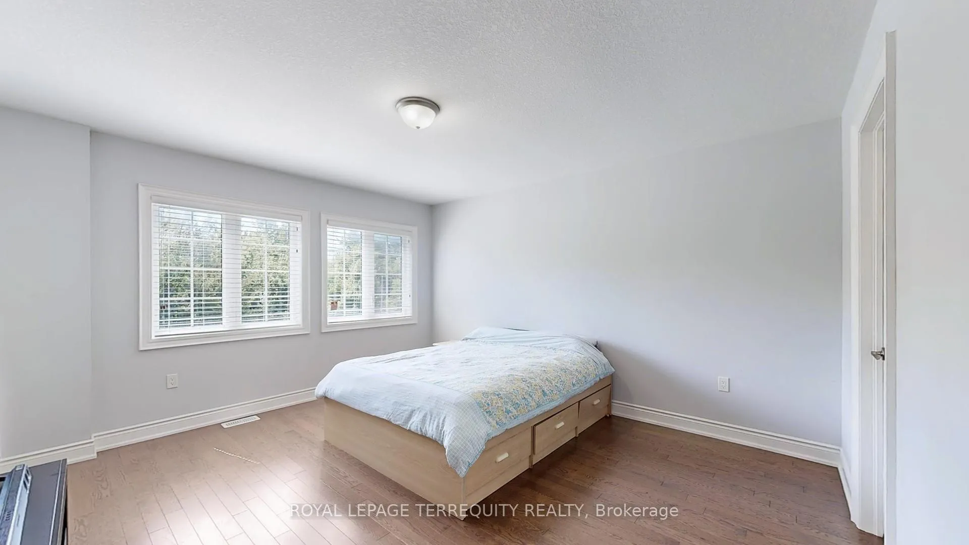 Photo 33 of 28 Richmond Park Drive, Georgina, Keswick North — HOMEH