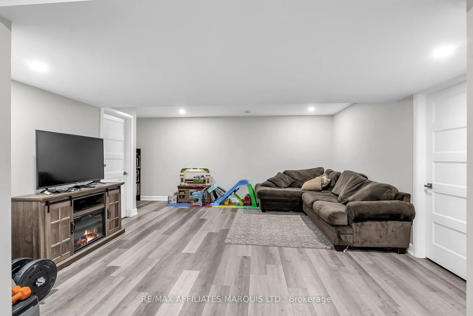 Photo 11 of 2280 Crewson Court, Cornwall — HOMEH